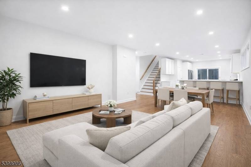 Boonton Town, NJ 07005,18 Birdie Ln