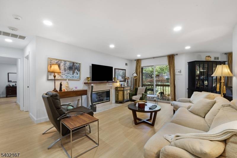 Little Falls Twp., NJ 07424,5 Tulip Cres #1C