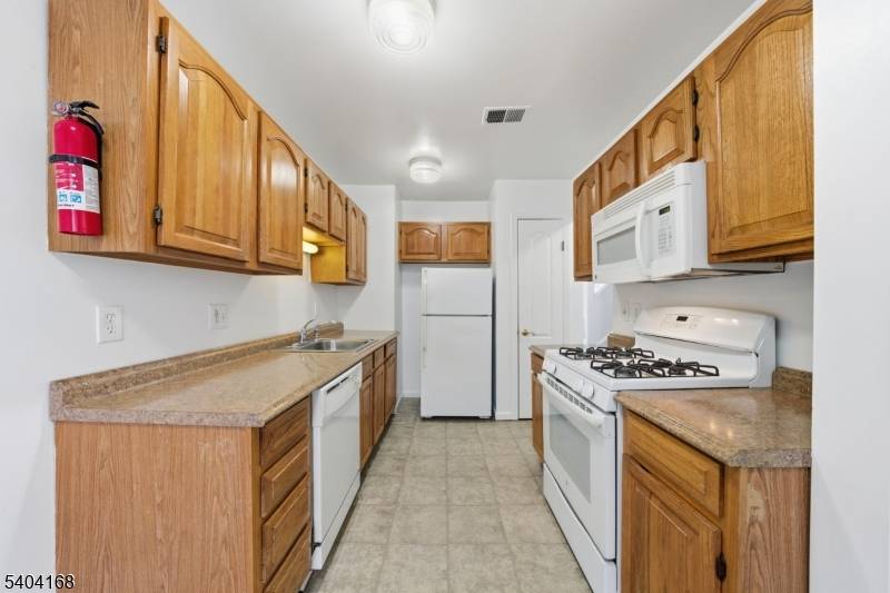 Boonton Town, NJ 07005,4 Deer Hill Ct