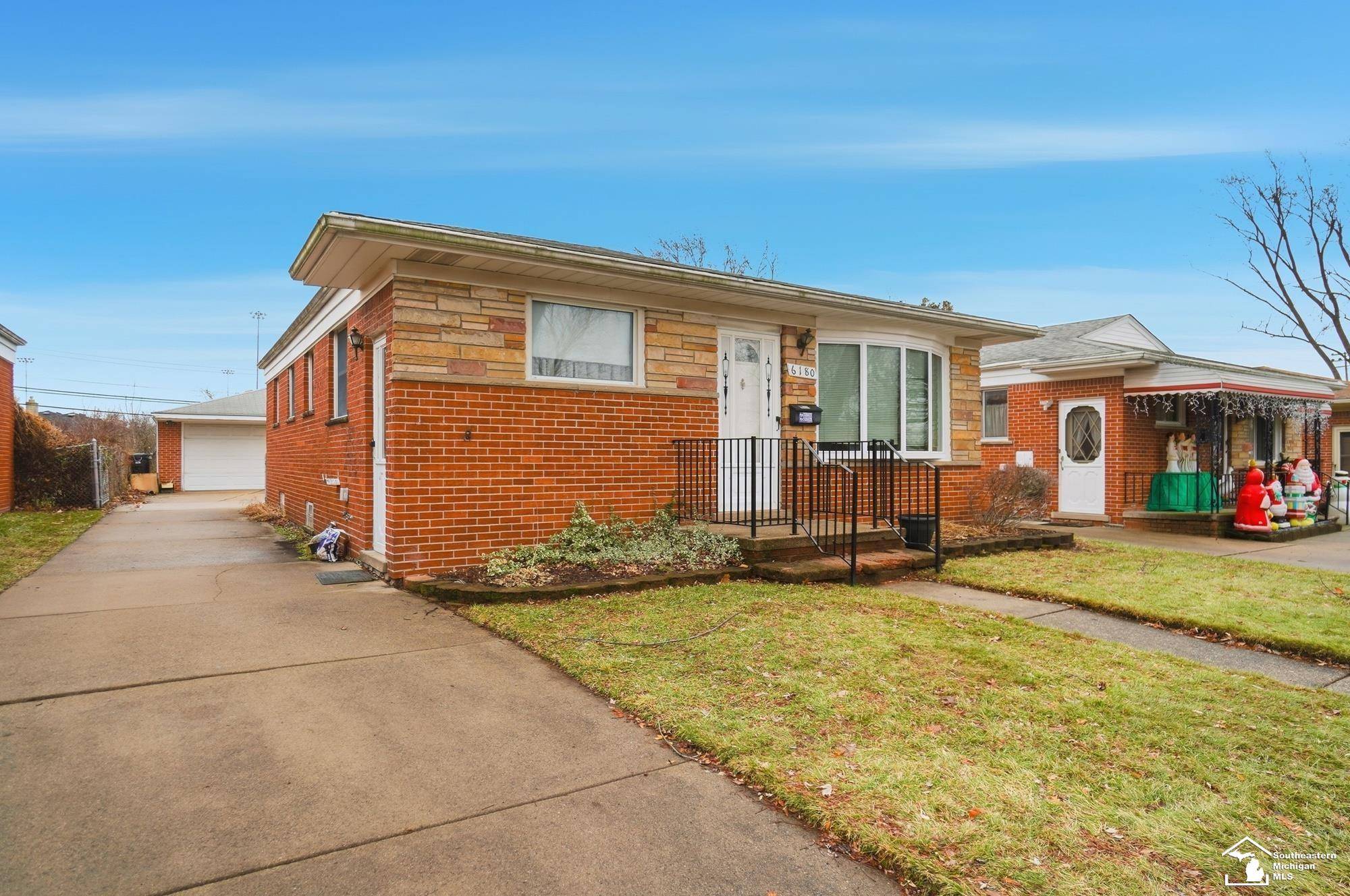 Dearborn Heights, MI 48127,6180 Colonial ST