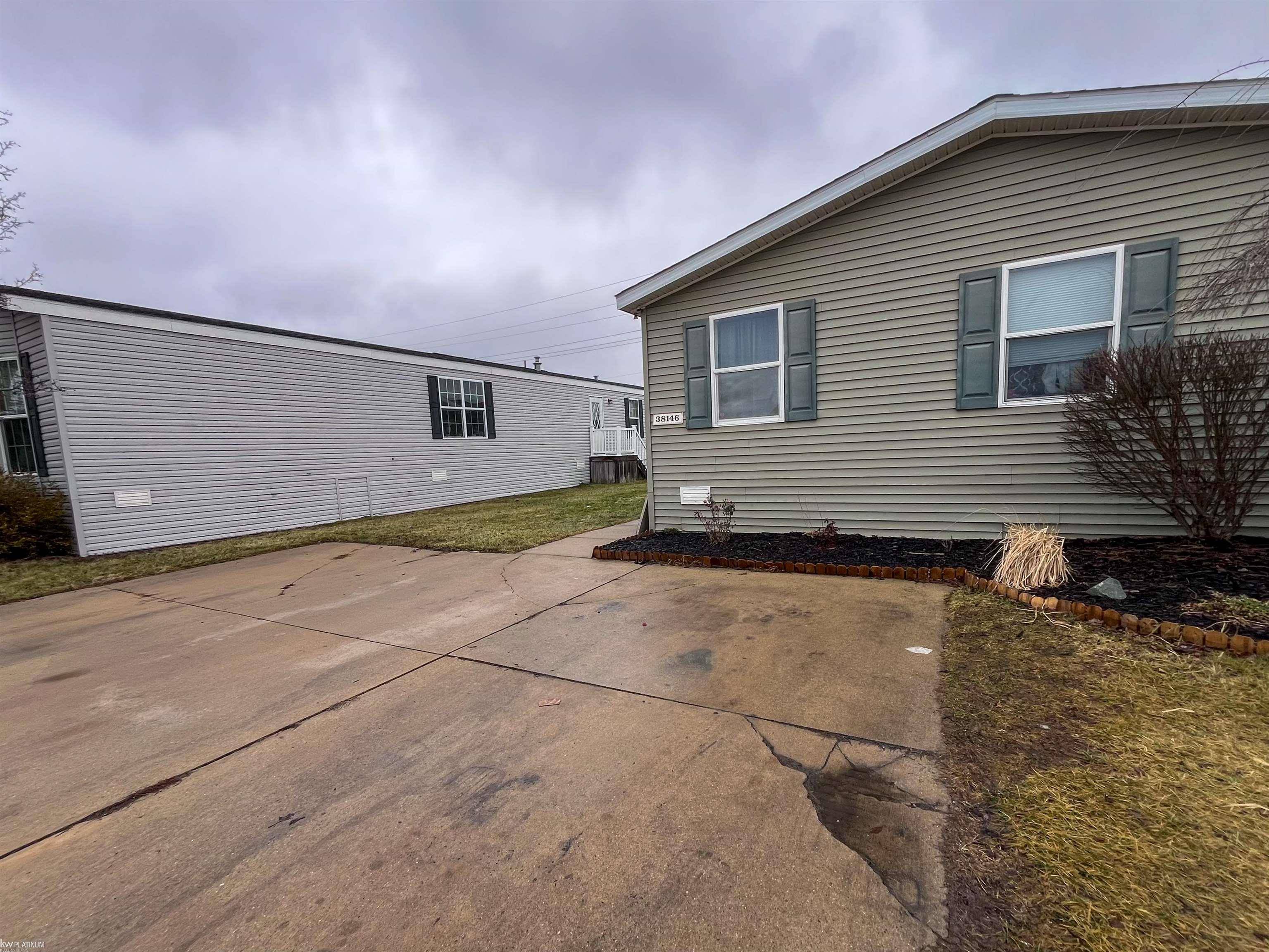 Clinton Township, MI 48038,38146 Saint Tropez DR