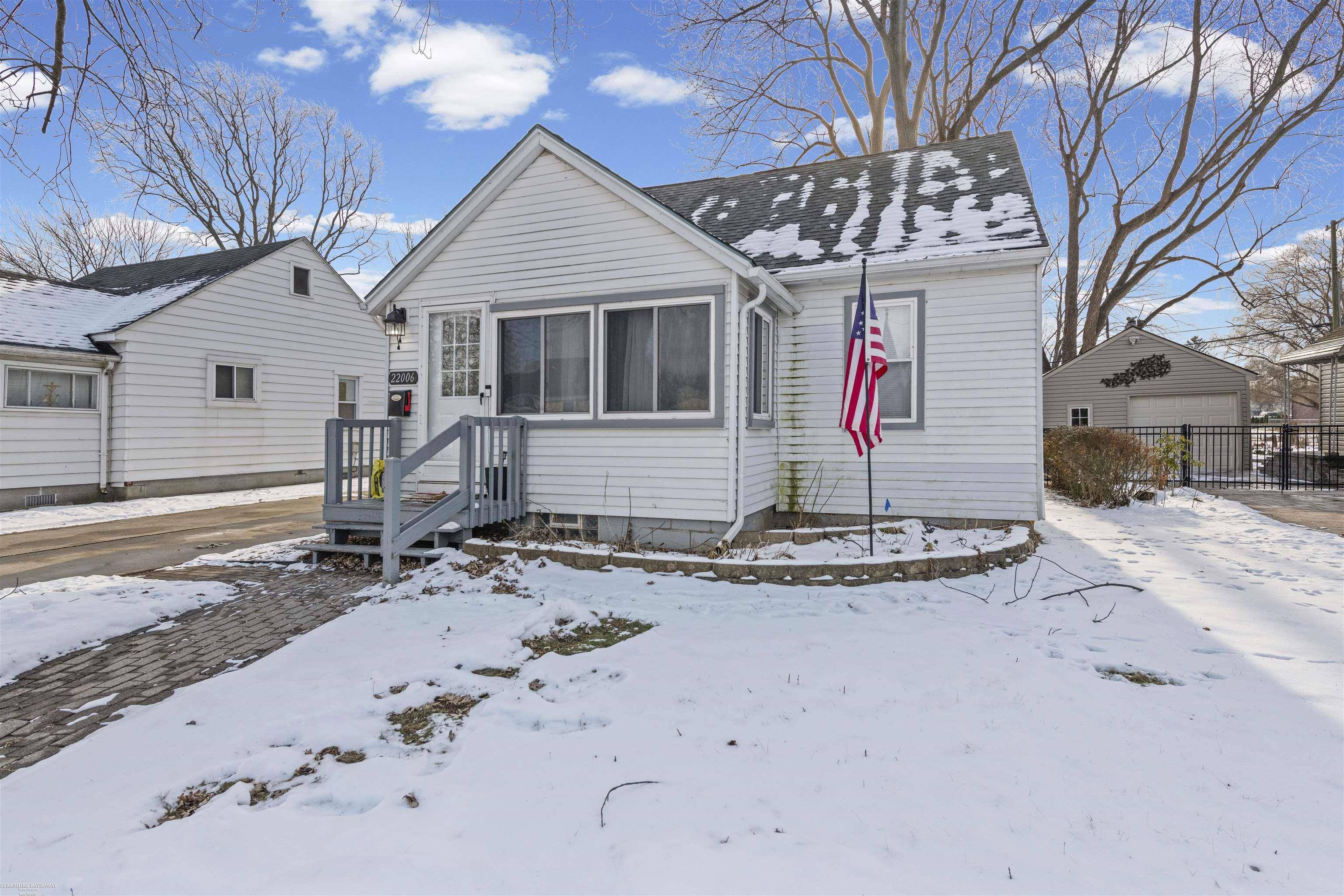 Saint Clair Shores, MI 48081,22006 Maple ST