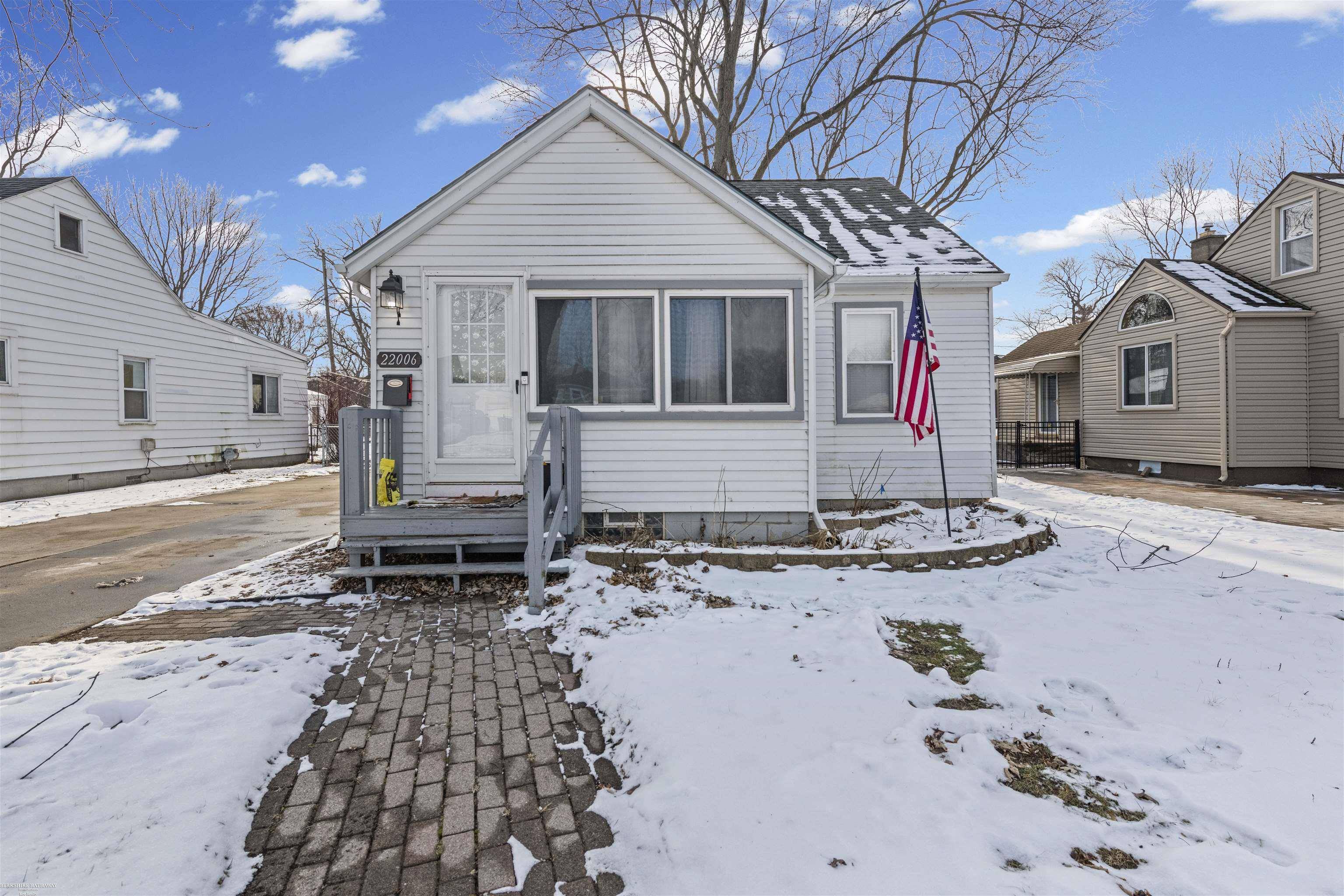 Saint Clair Shores, MI 48081,22006 Maple ST