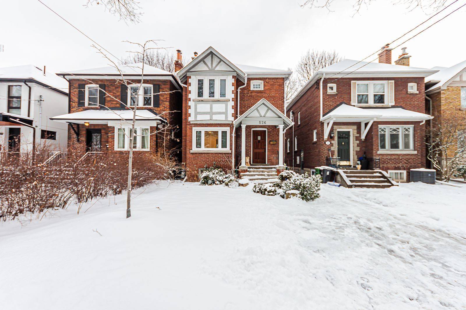 Toronto C04, ON M5N 1J8,526 Roselawn AVE