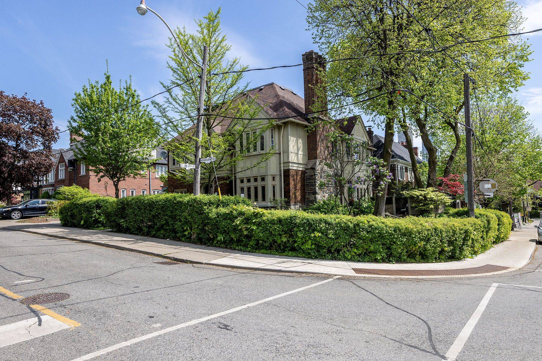 Toronto C03, ON M5P 2J8,131 Highbourne RD #Upper