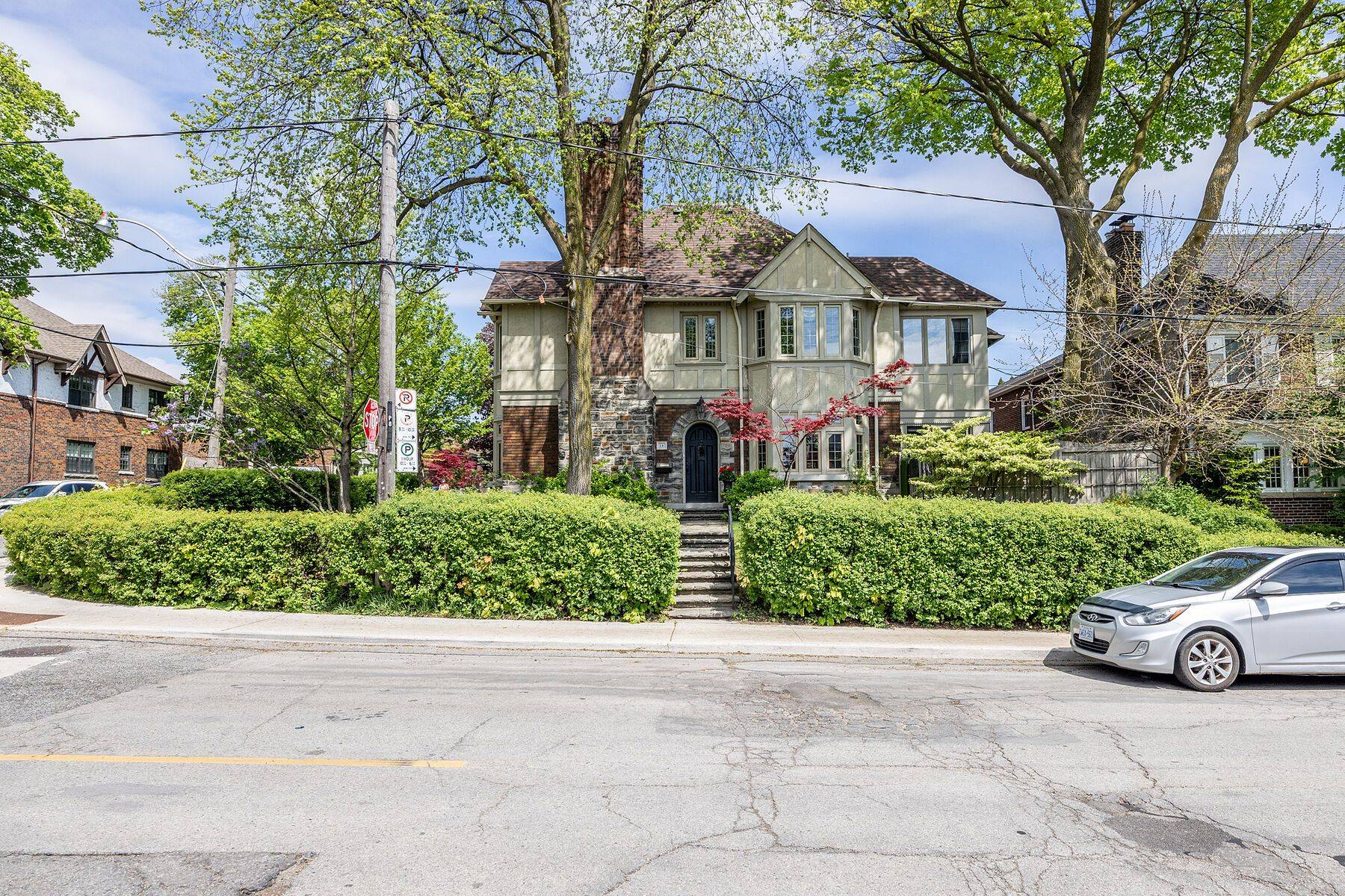 Toronto C03, ON M5P 2J8,131 Highbourne RD #Upper