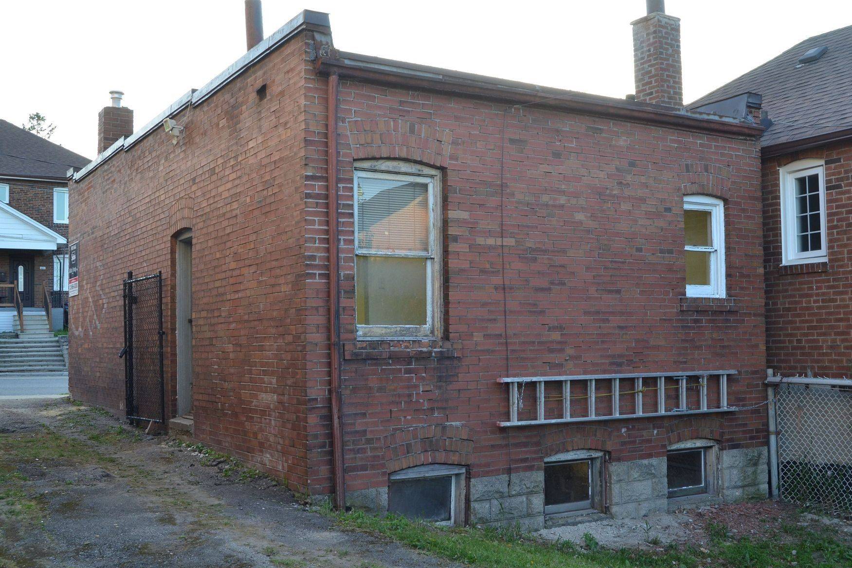 Toronto C03, ON M6E 2X6,571 Oakwood AVE