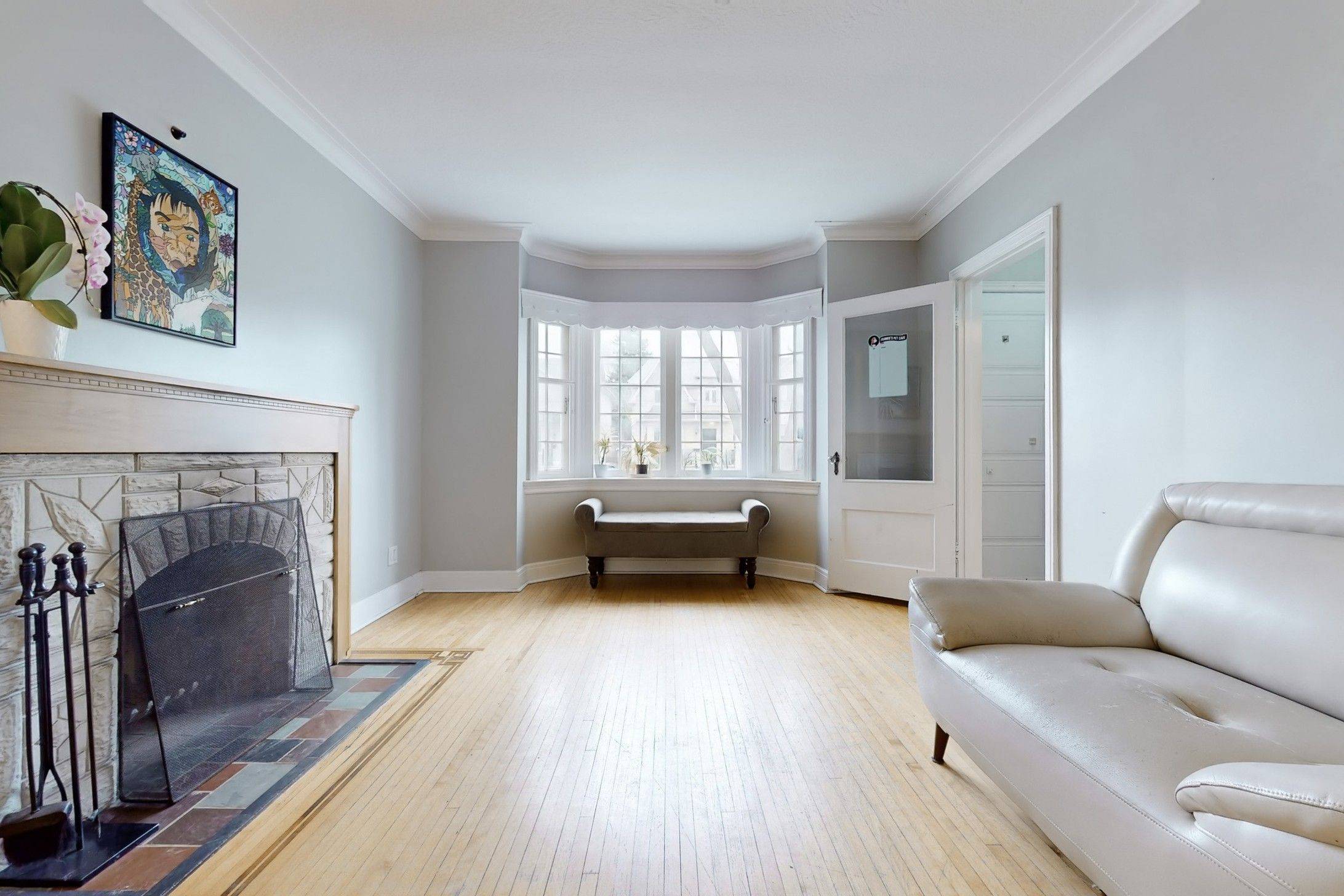 Toronto C11, ON M4G 3X5,290 Laird DR