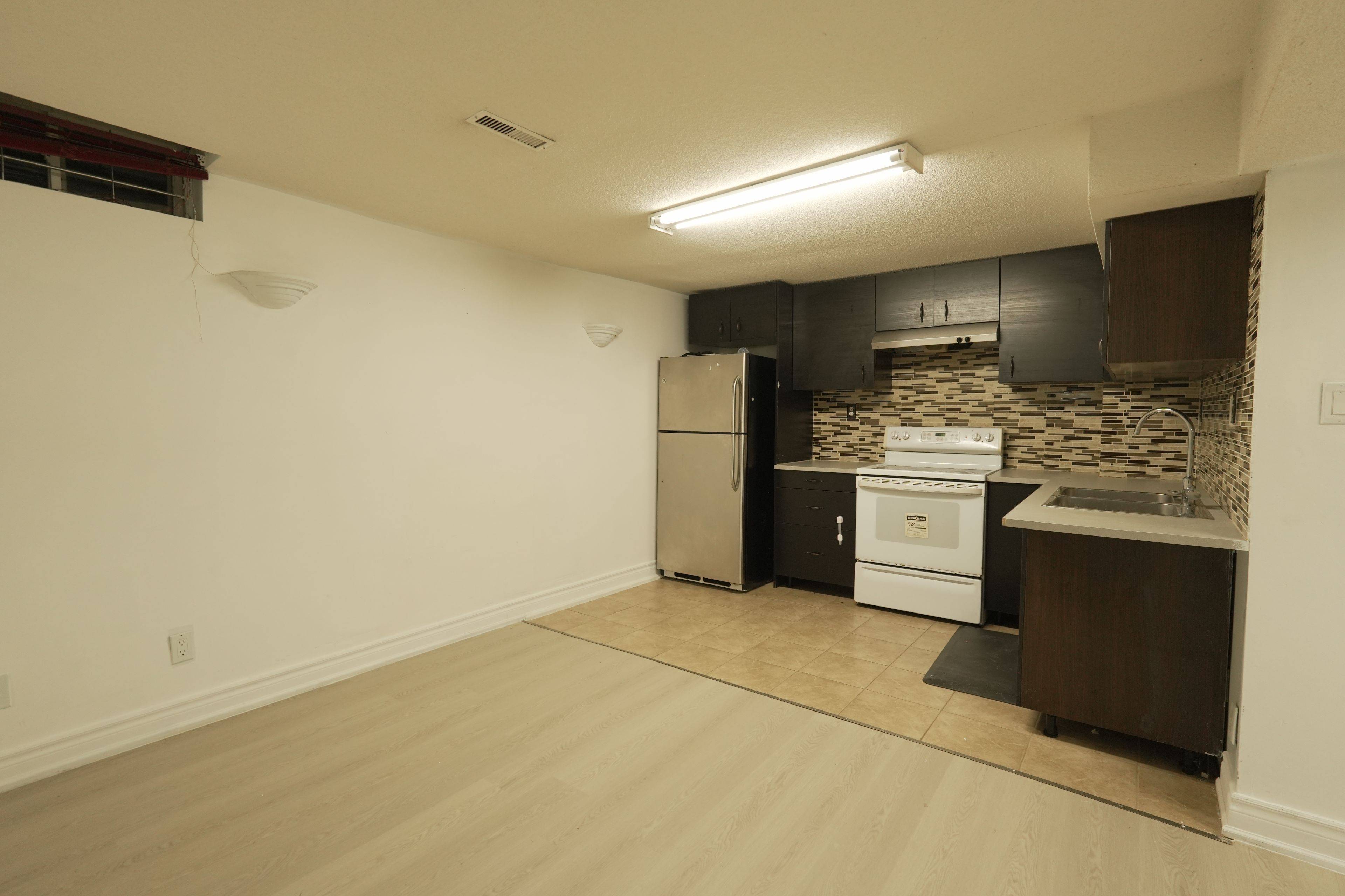 Toronto E10, ON M1C 3Y4,151 Calverley TRL #Bsmnt