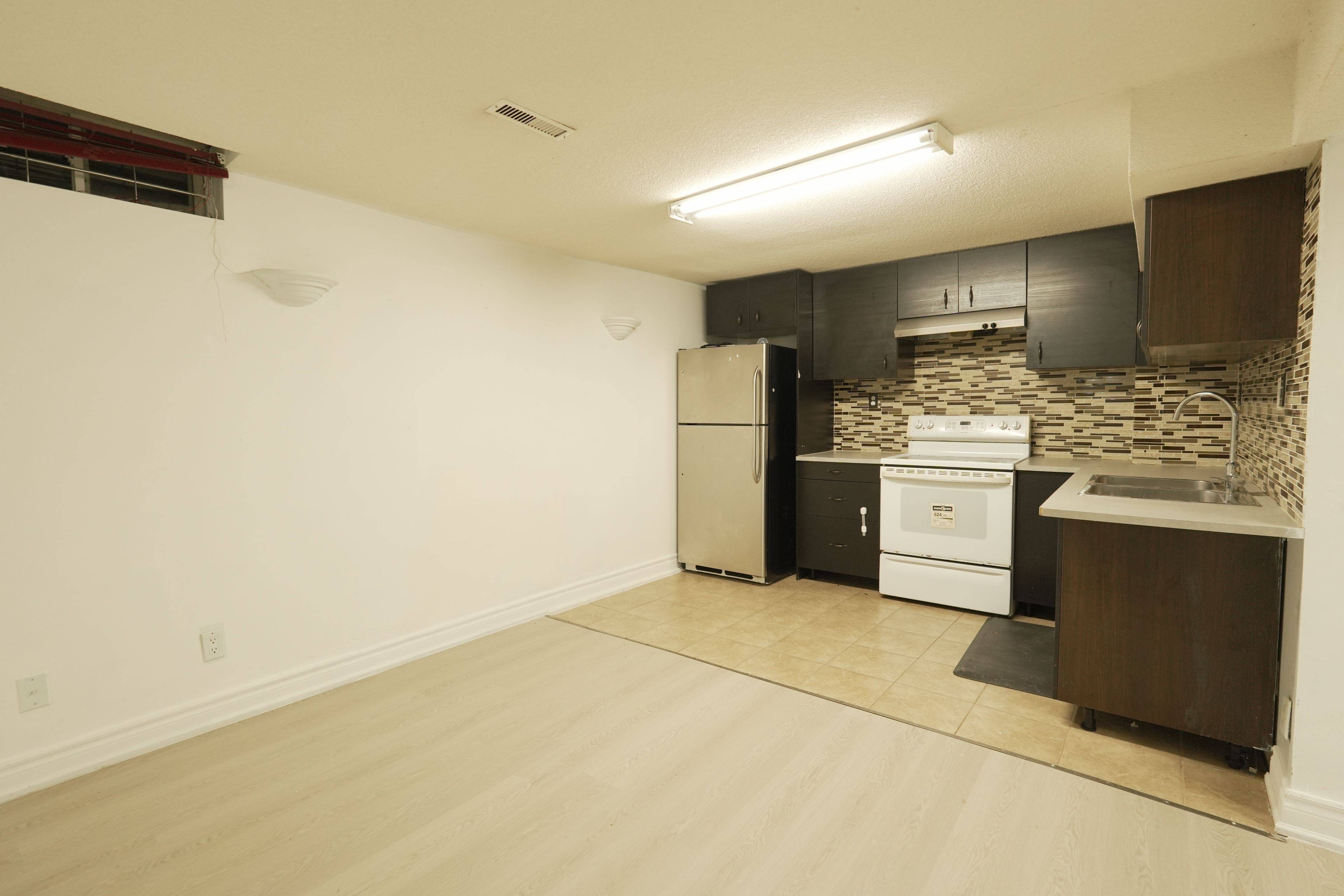 Toronto E10, ON M1C 3Y4,151 Calverley TRL #Bsmnt