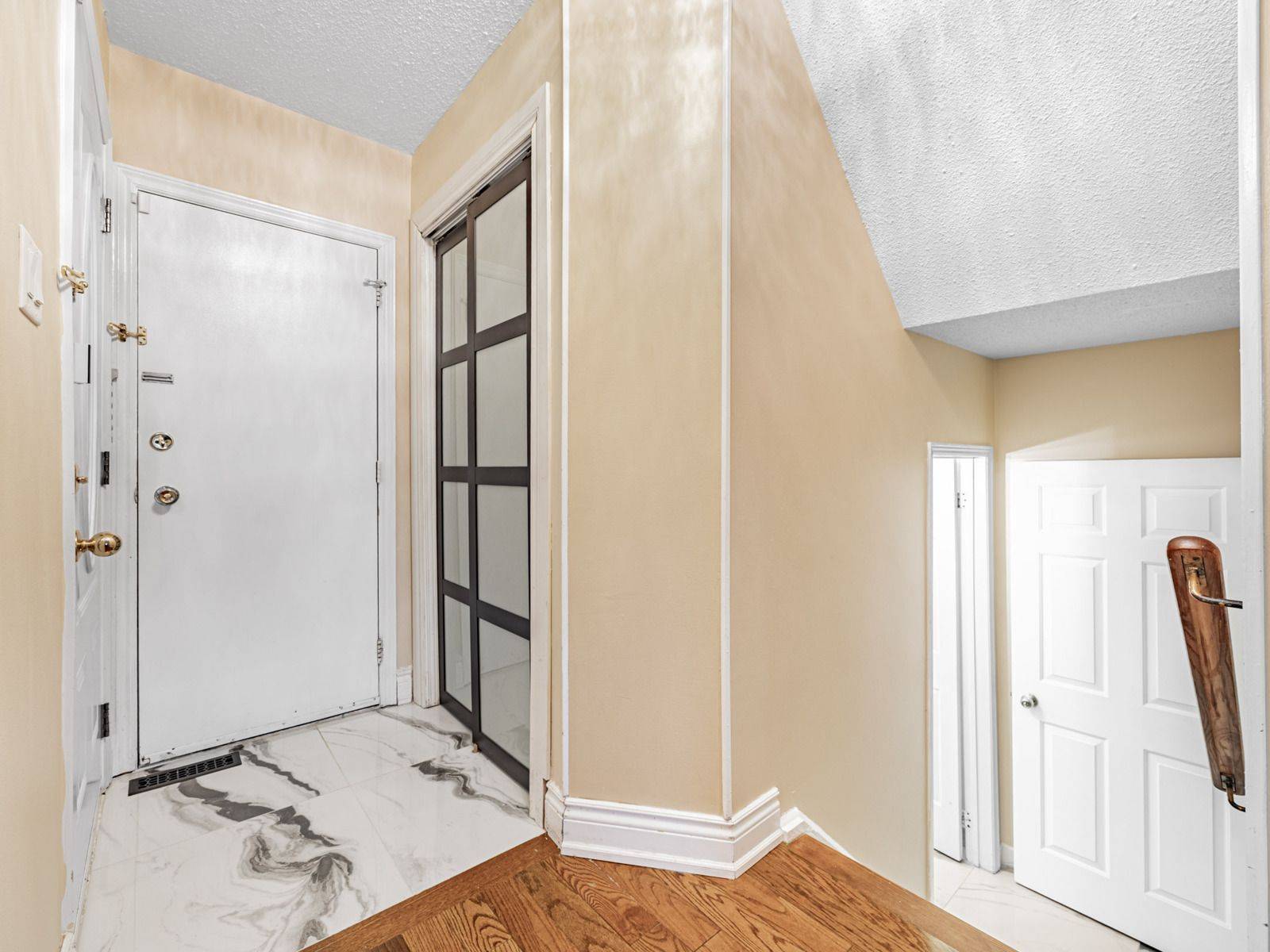 Toronto E11, ON M1B 1P9,106 Mammoth Hall TRL