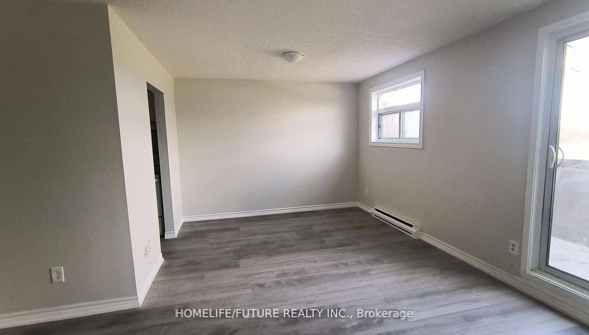 Oshawa, ON L1H 3N2,560 Bloor ST E #404