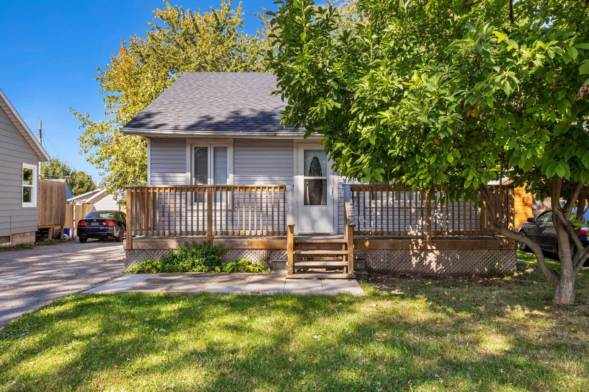 Ajax, ON L1S 1W1,18 Beech ST