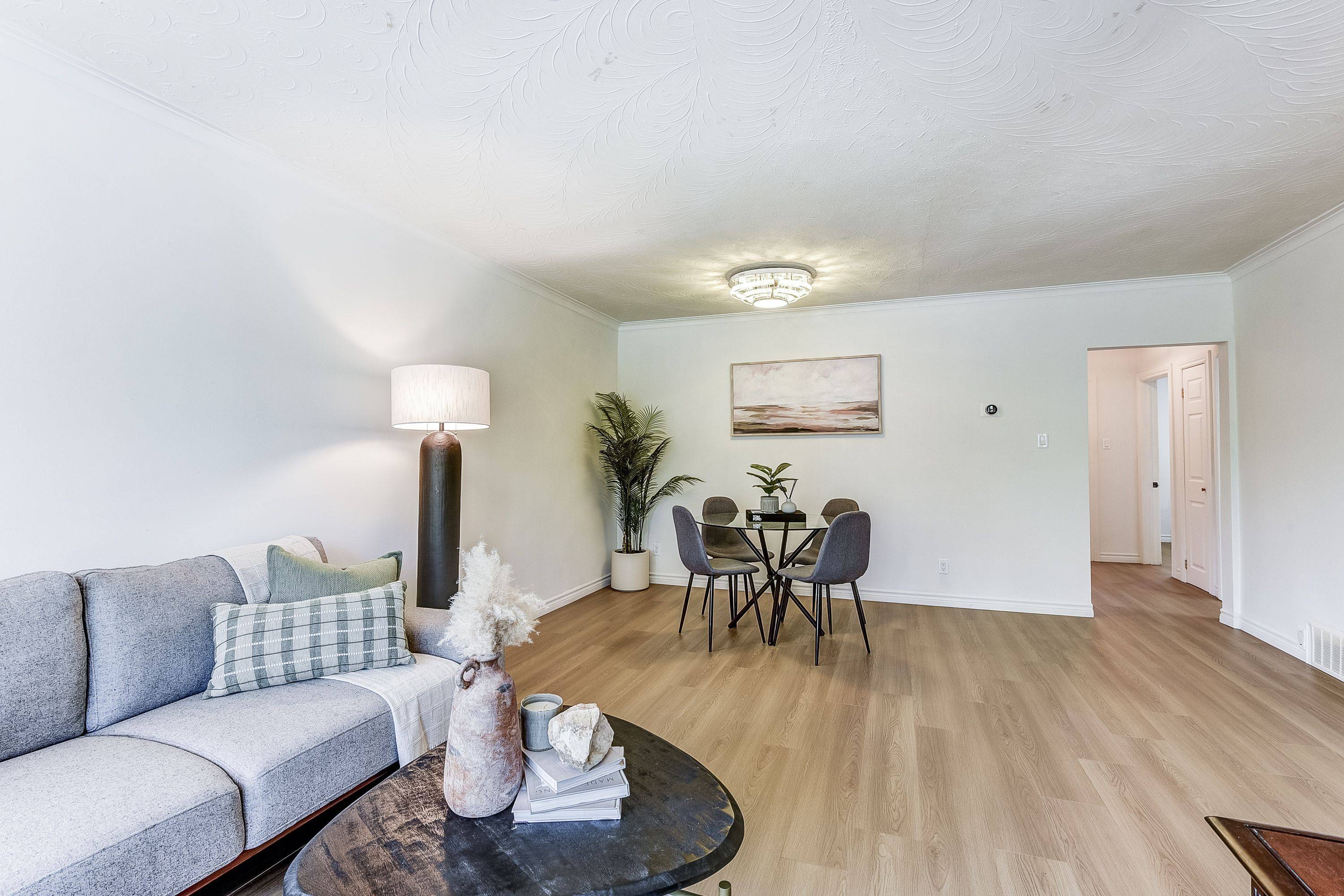 Toronto E10, ON M1E 2B9,53 Glory CRES