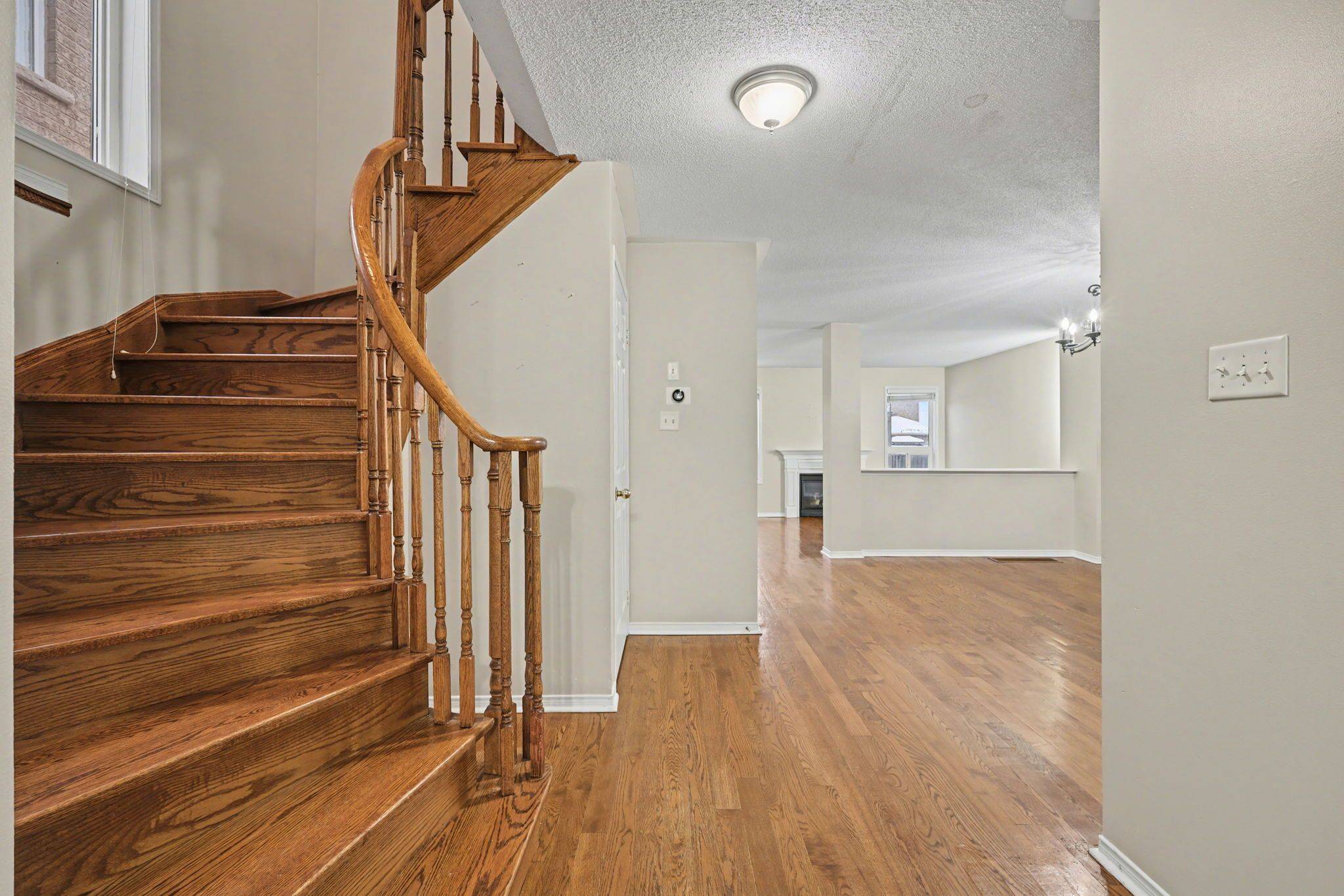 Whitby, ON L1N 0C6,57 Oceanpearl CRES