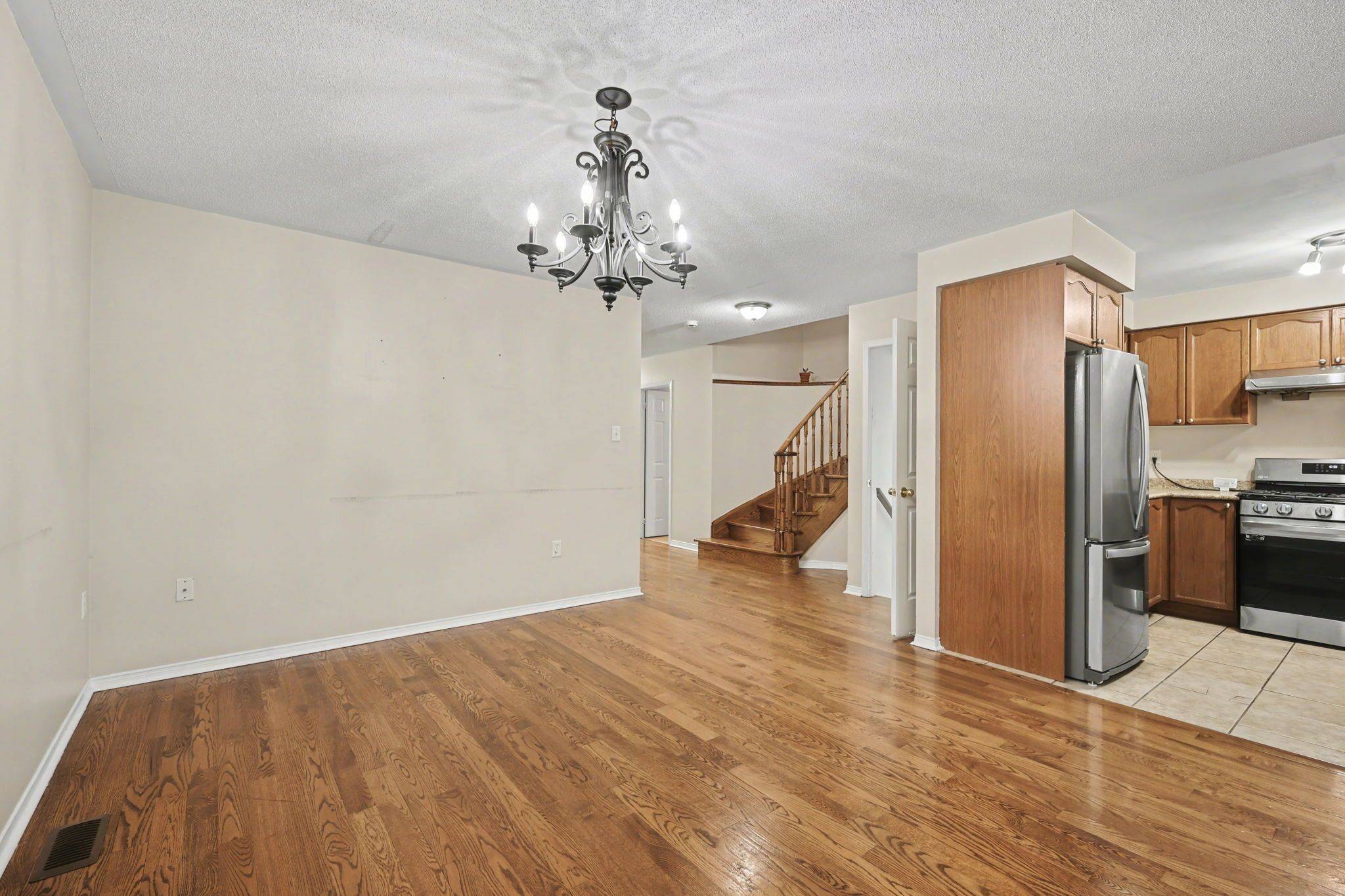 Whitby, ON L1N 0C6,57 Oceanpearl CRES