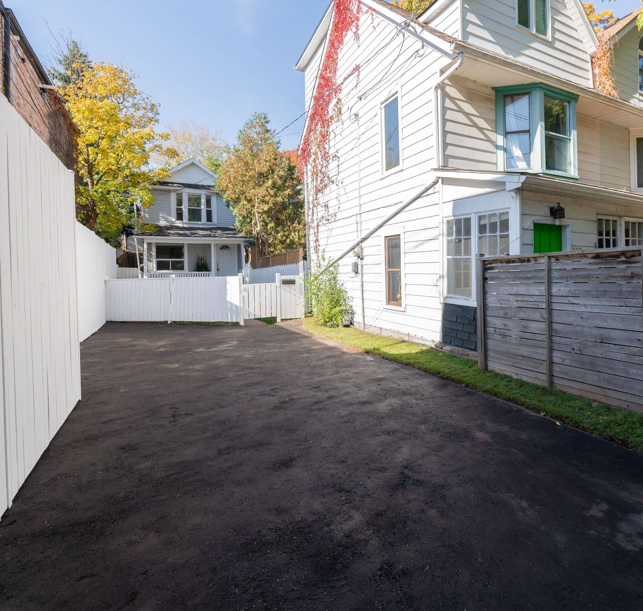 Toronto E02, ON M4E 3K3,106 Willow AVE