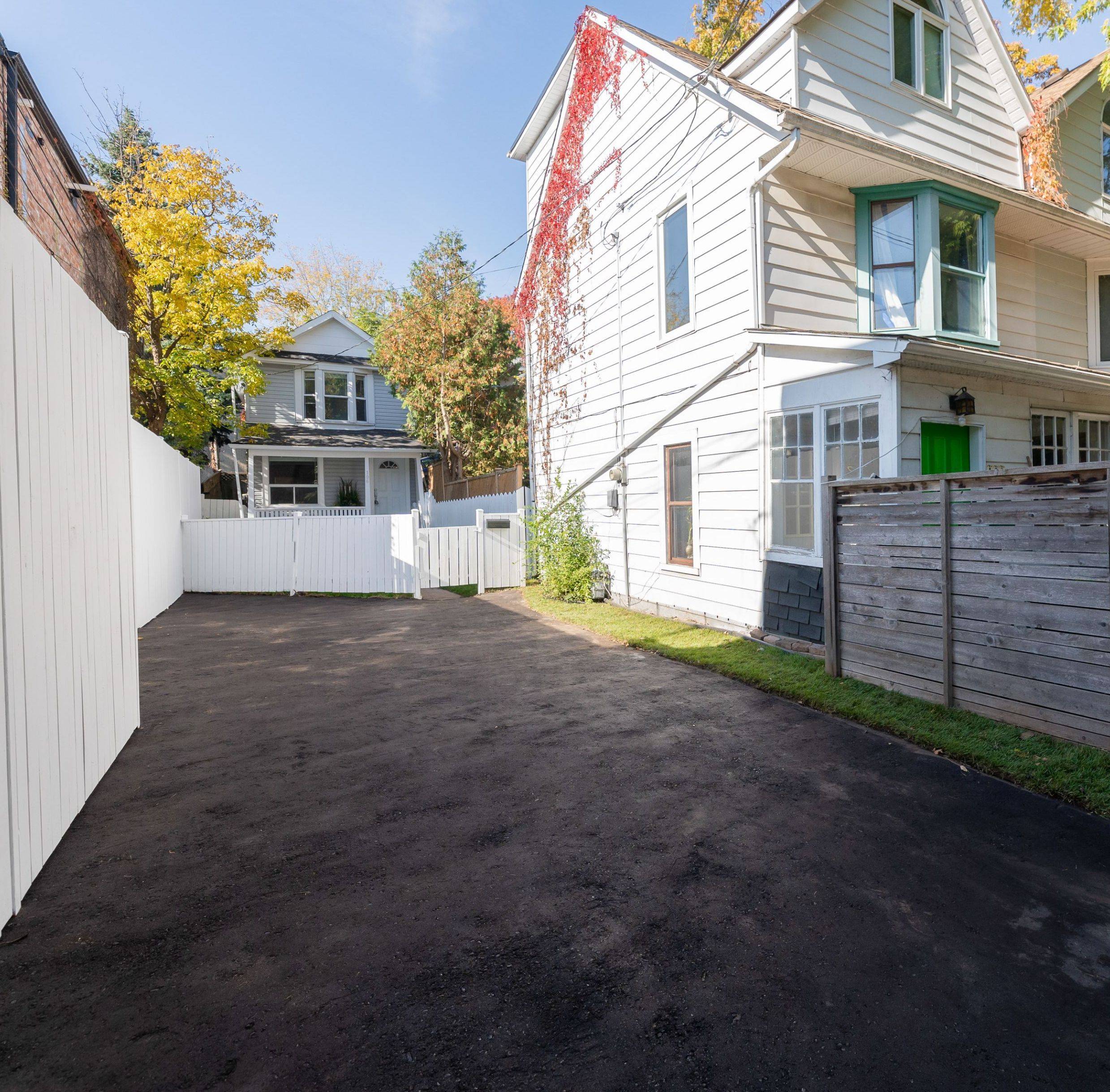 Toronto E02, ON M4E 3K3,106 Willow AVE