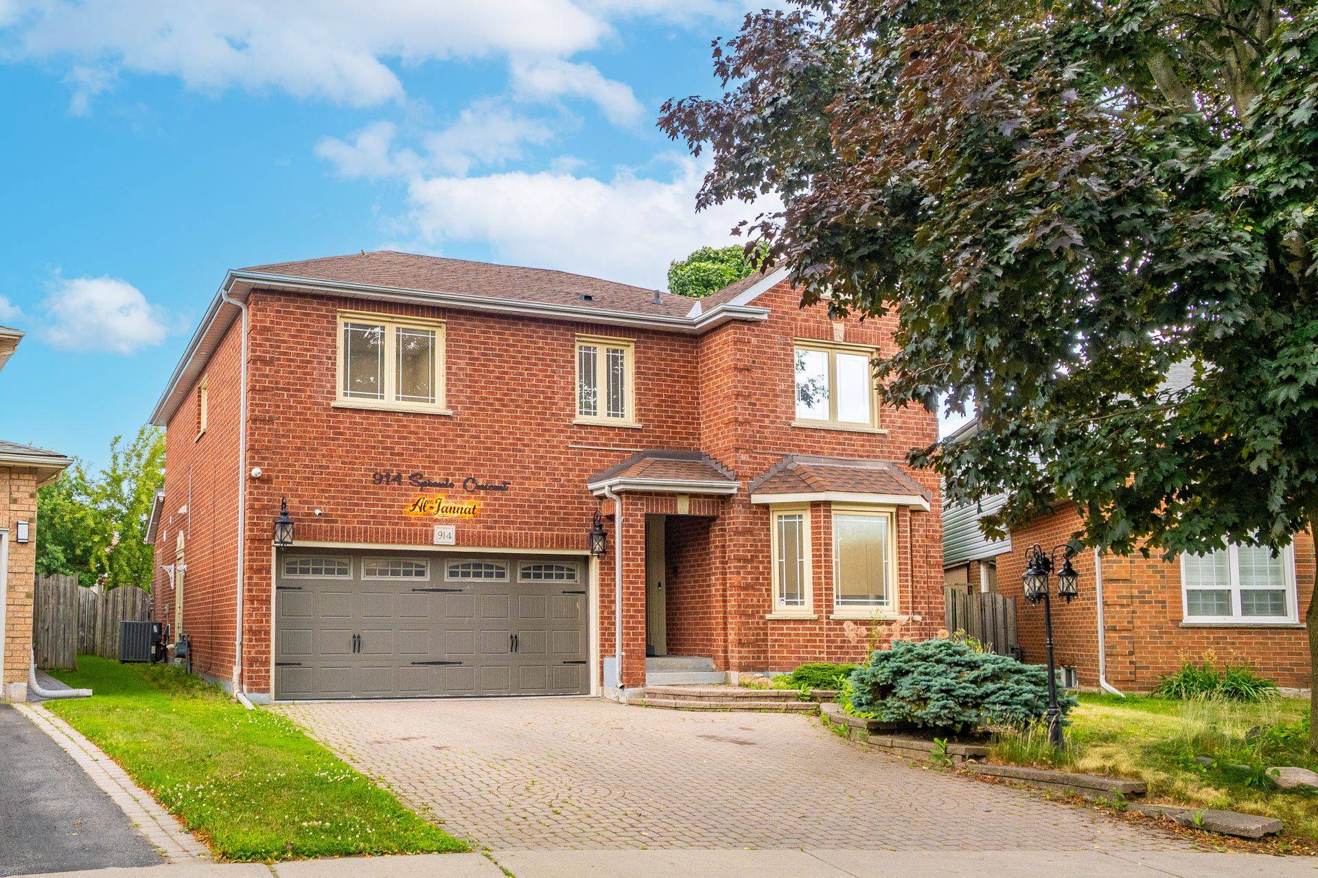 Oshawa, ON L1K 2C8,914 Sproule CRES