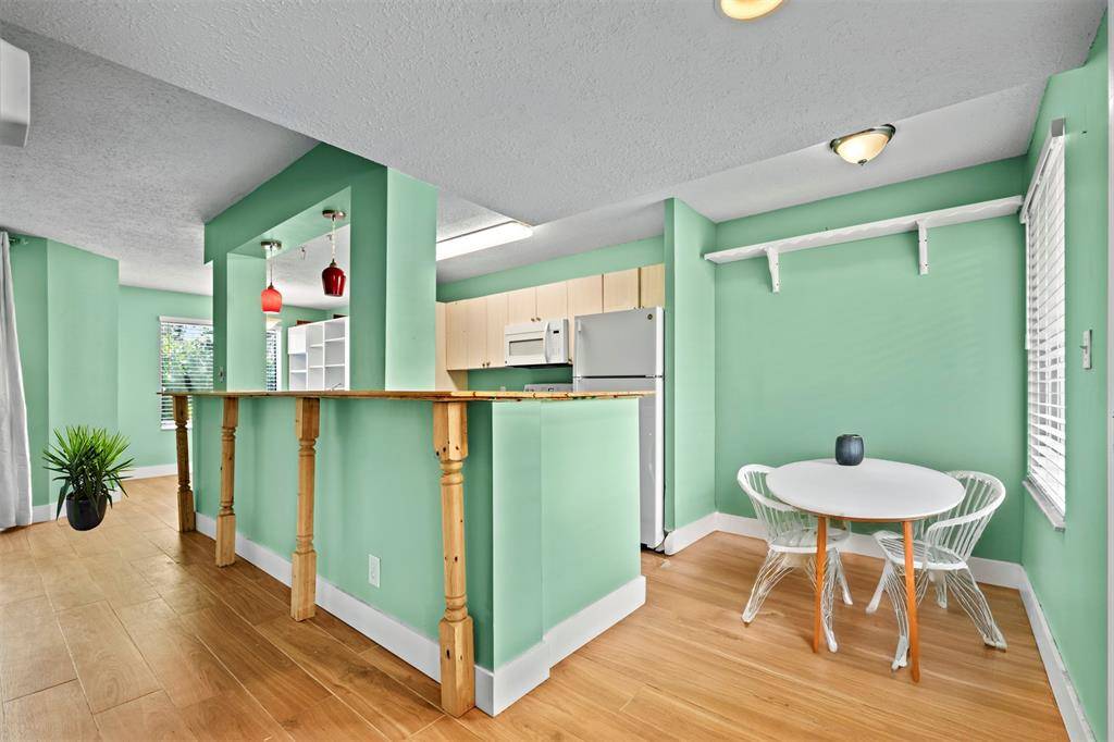 Coral Springs, FL 33071,913 CORAL CLUB DR #913