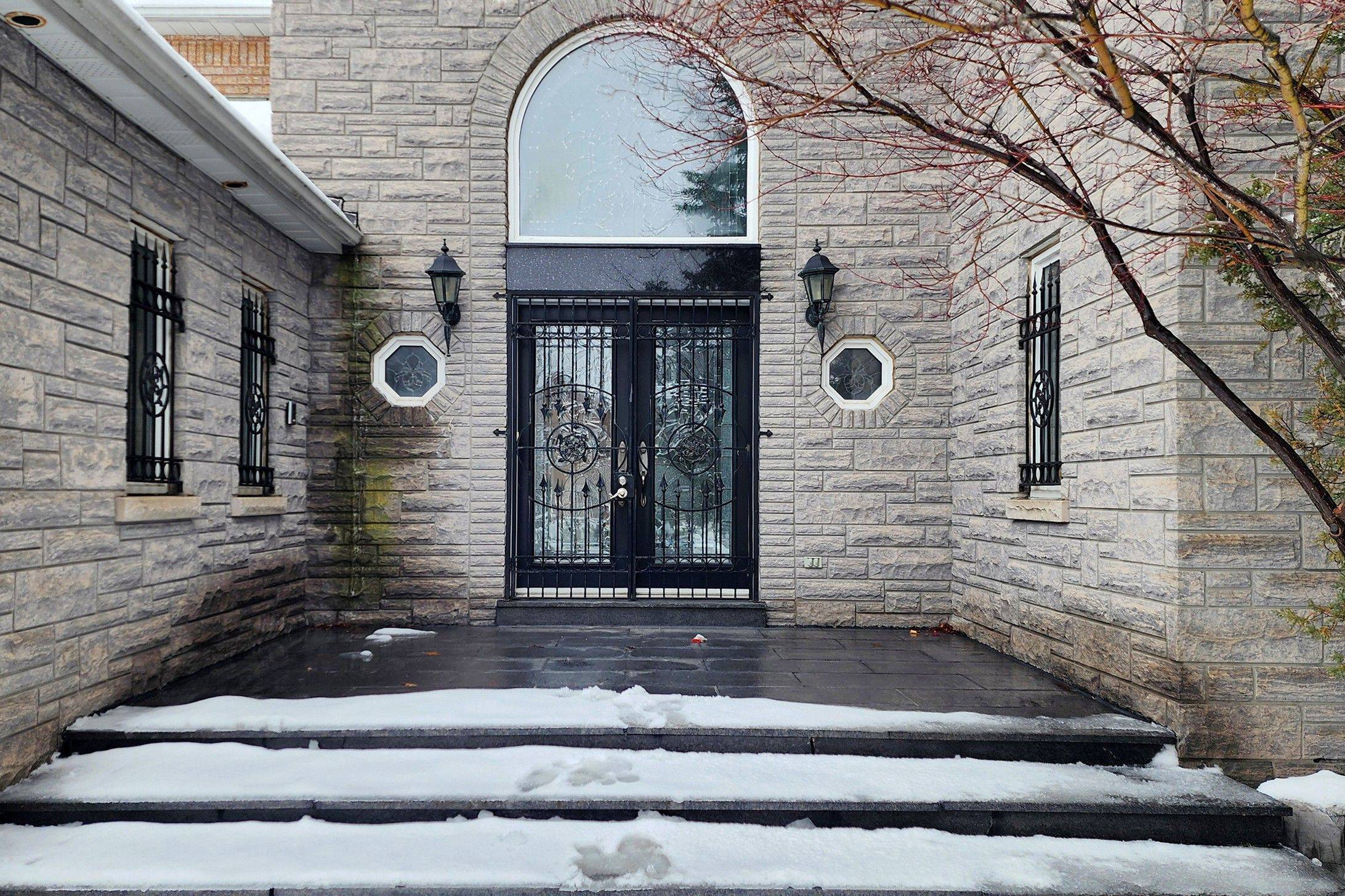 Richmond Hill, ON L4B 2V8,61 Glenayr RD