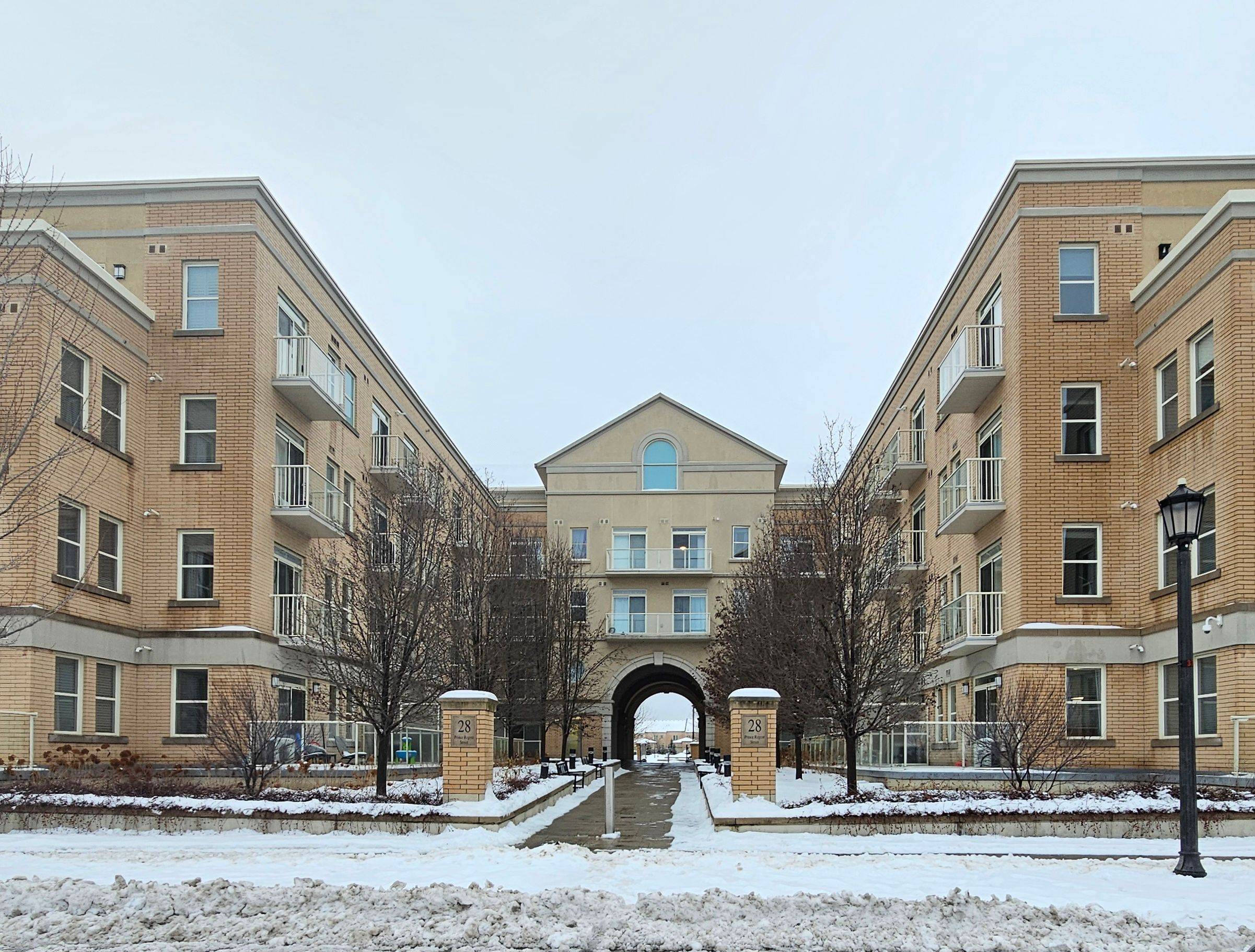 Markham, ON L6C 0V5,28 Prince Regent ST #Ph14