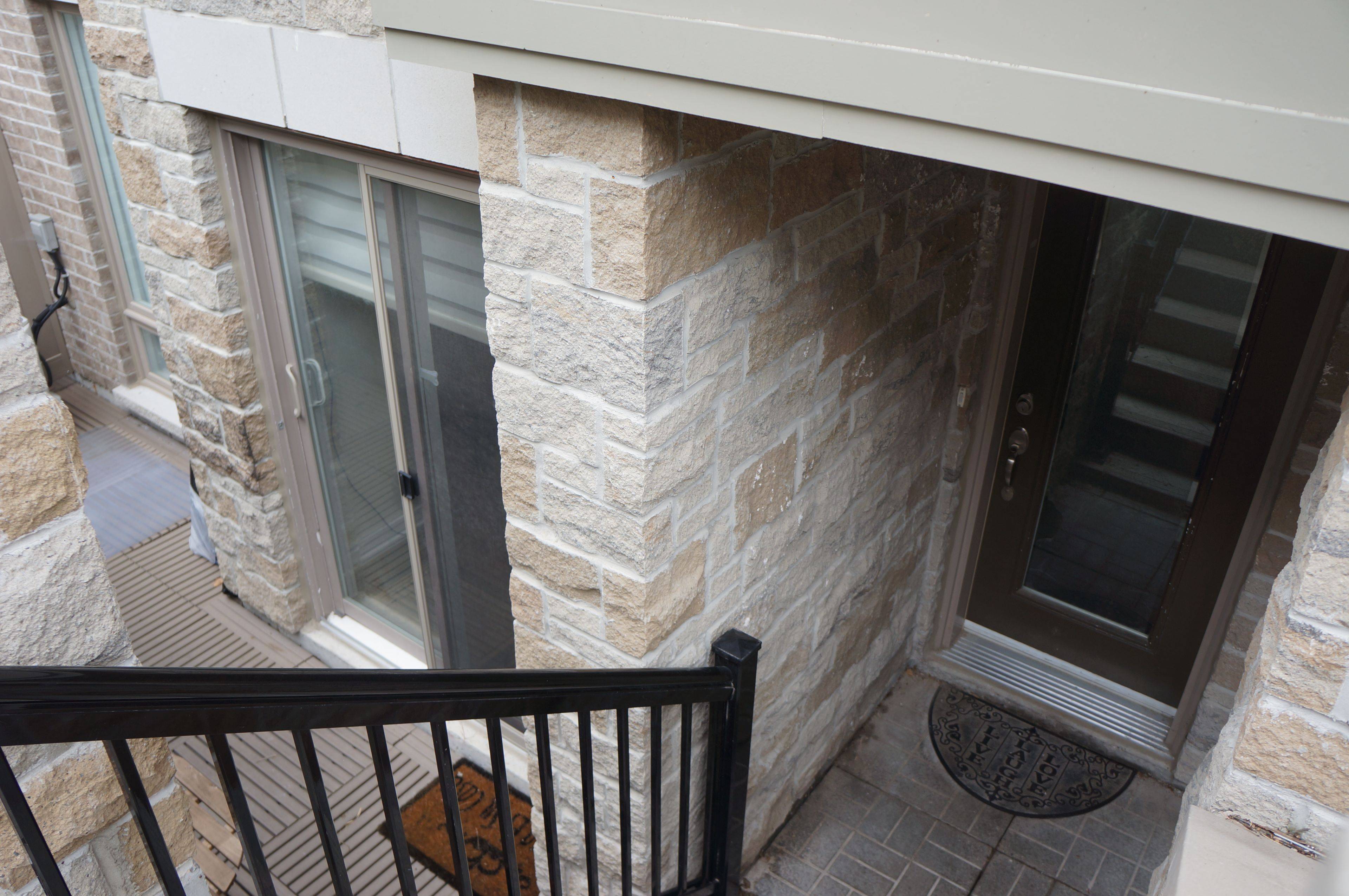 Markham, ON L6B 0A3,10 Dunsheath WAY #209