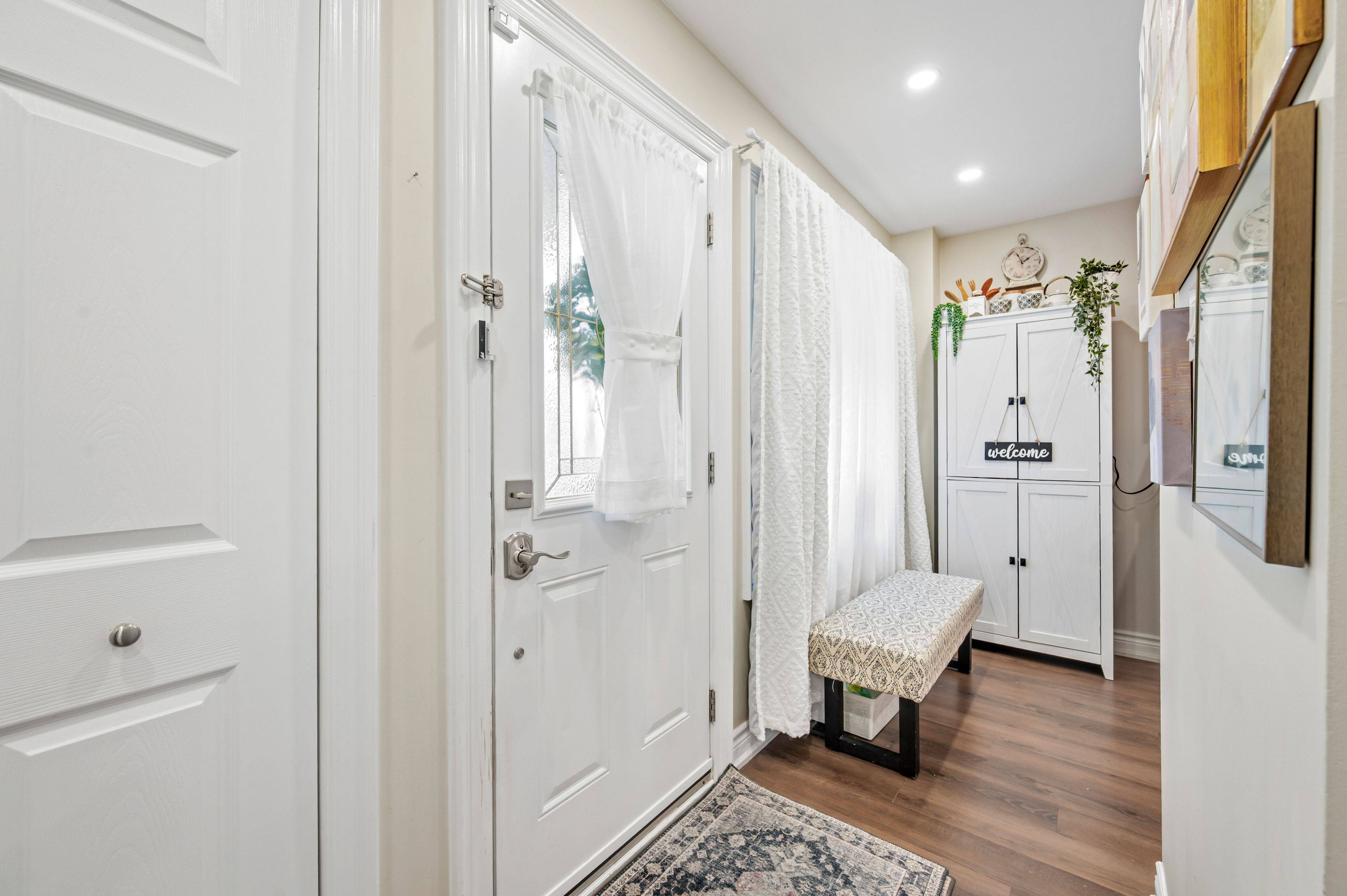 Barrie, ON L4N 7E1,64 Wallace DR