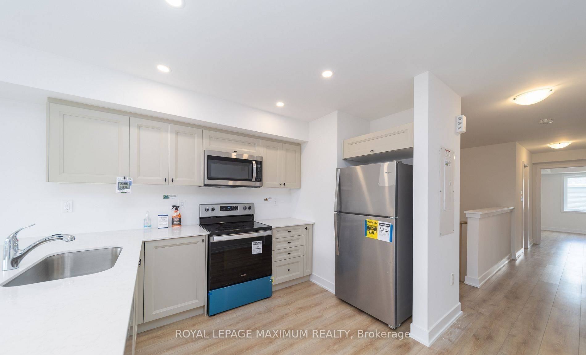 Barrie, ON L9J 0C2,32 Wagon LN #4