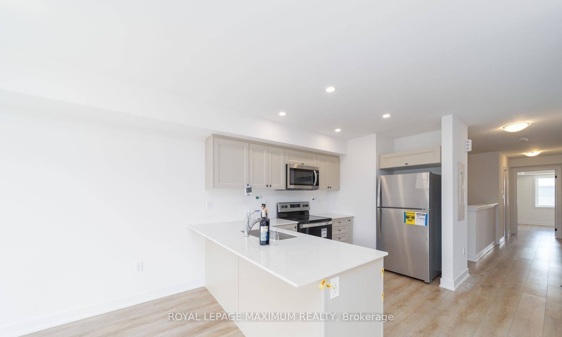 Barrie, ON L9J 0C2,32 Wagon LN #4