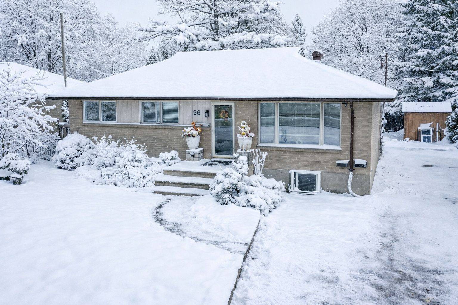 Barrie, ON L4M 3S2,63 Davidson ST