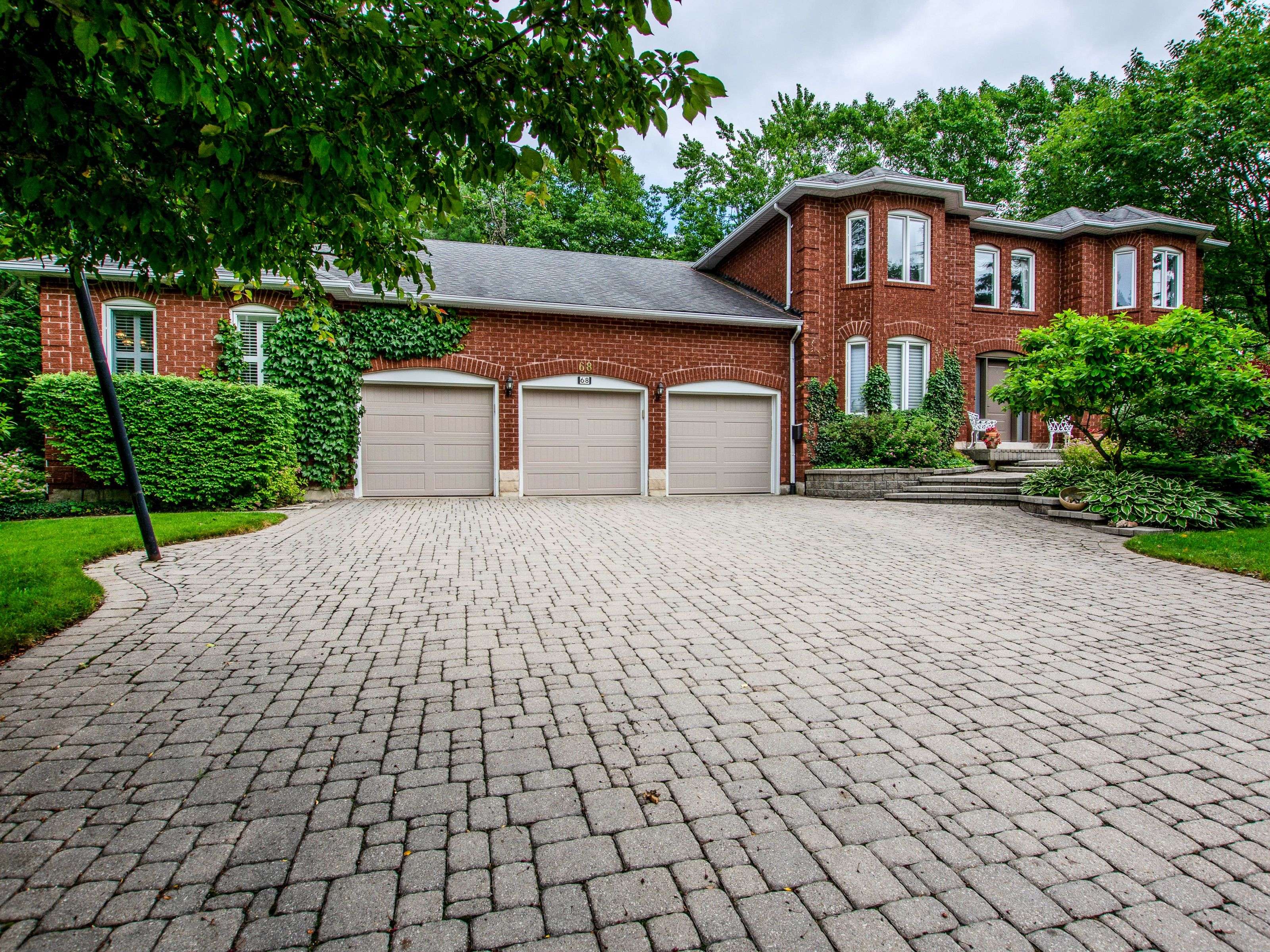 Springwater, ON L4N 7K8,68 Alana DR