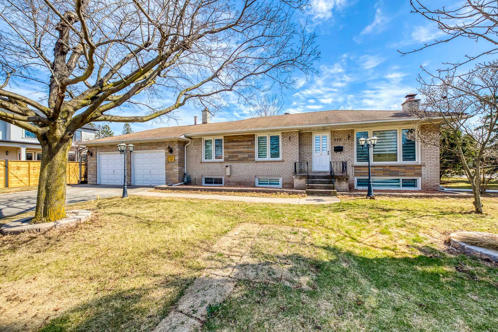 Oakville, ON L6L 4H2,577 Trudale CT