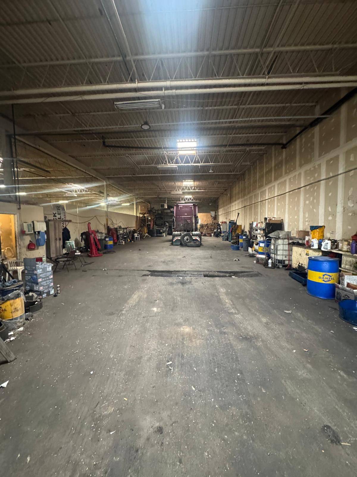 Brampton, ON L6W 3J5,100 Rutherford RD S #6