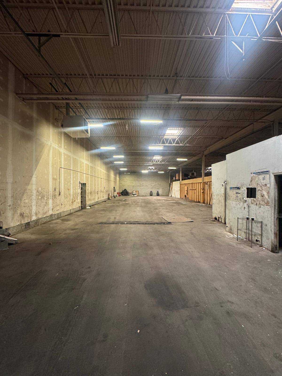 Brampton, ON L6W 3J5,100 Rutherford RD S #6