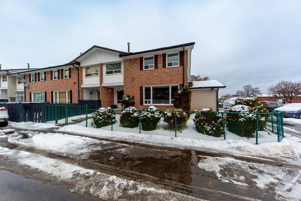 Brampton, ON L6W 1V1,61 Ardglen DR #1