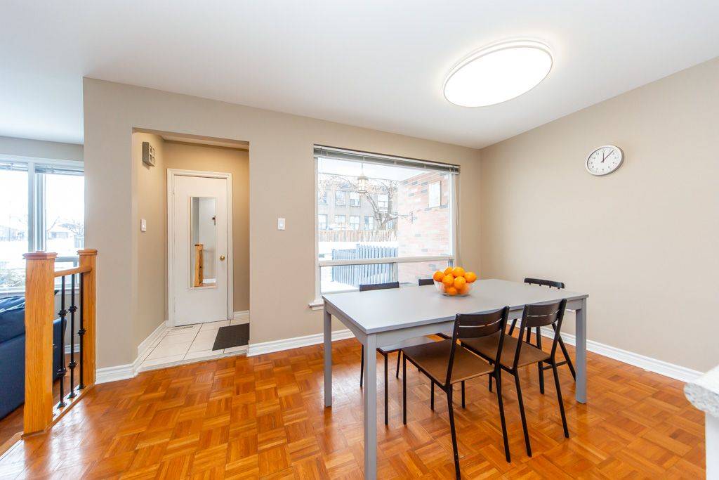 Brampton, ON L6W 1V1,61 Ardglen DR #1