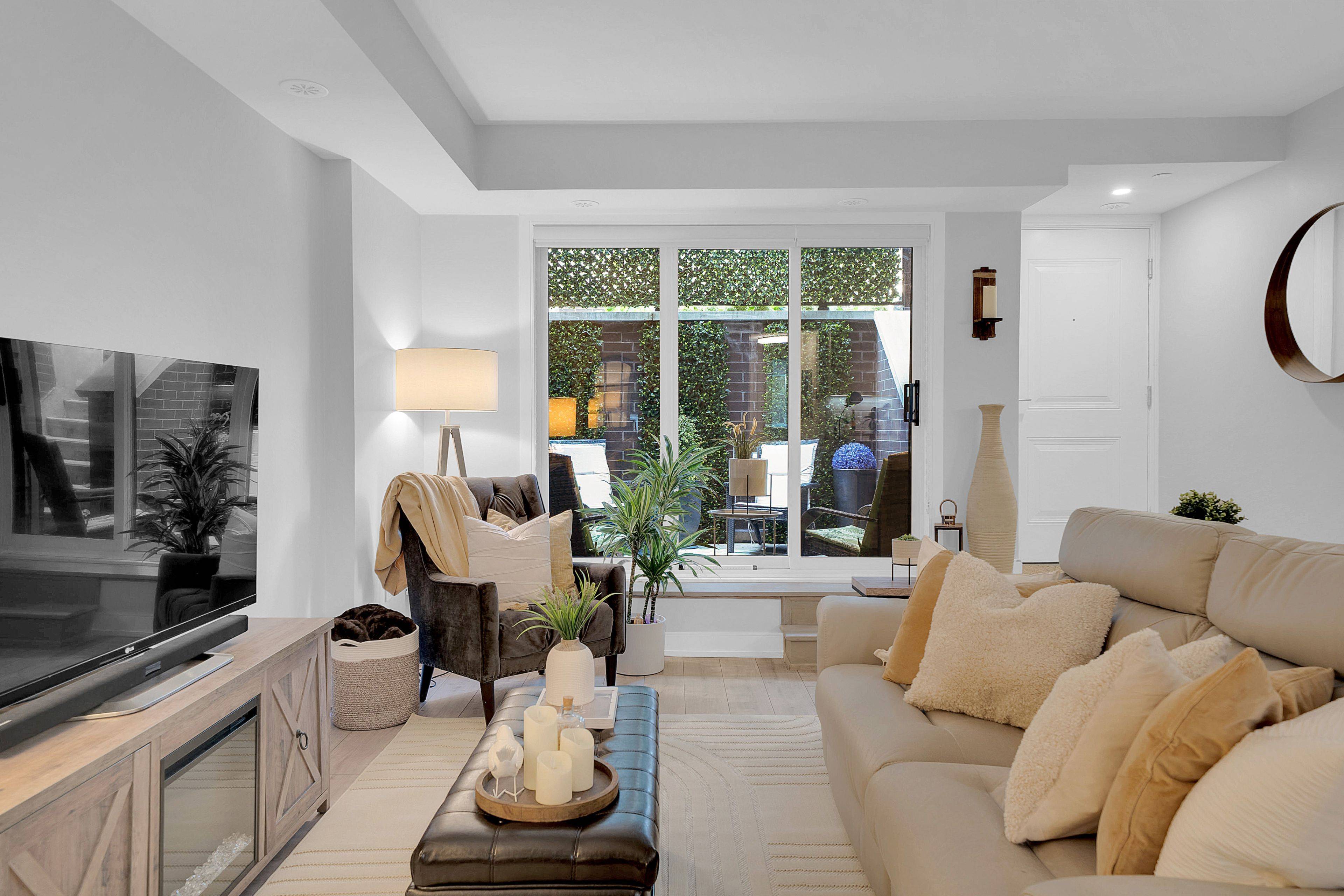 Toronto W06, ON M8W 3J4,66 Long Branch AVE #13