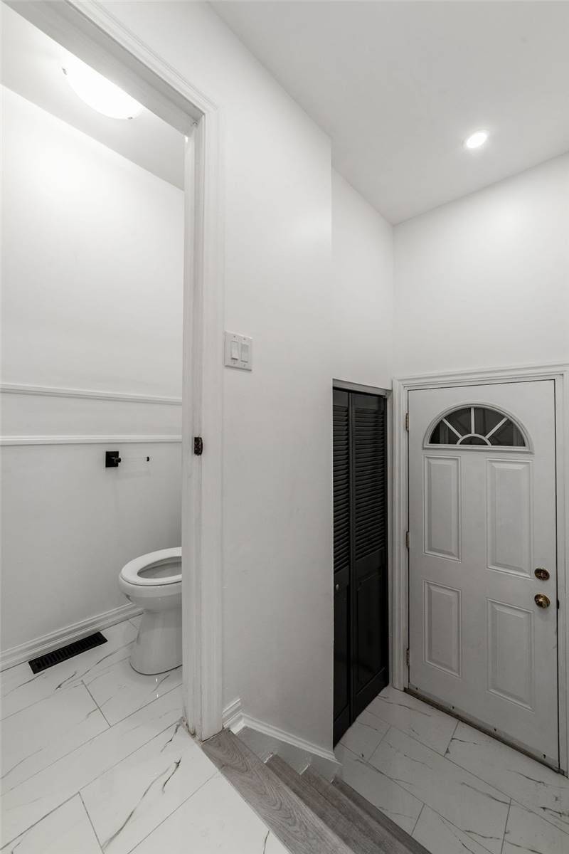 Mississauga, ON L5A 3N6,400 Mississauga Valley BLVD #76