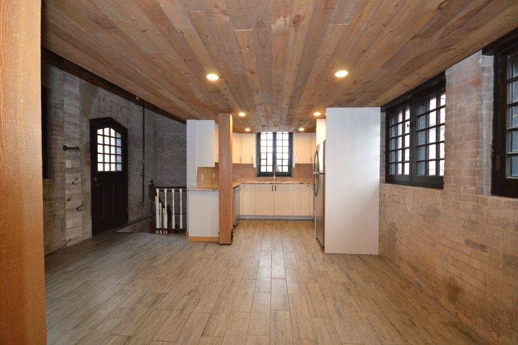 Lower Town - Sandy Hill, ON K1N 8E6,17 Marlborough AVE #6