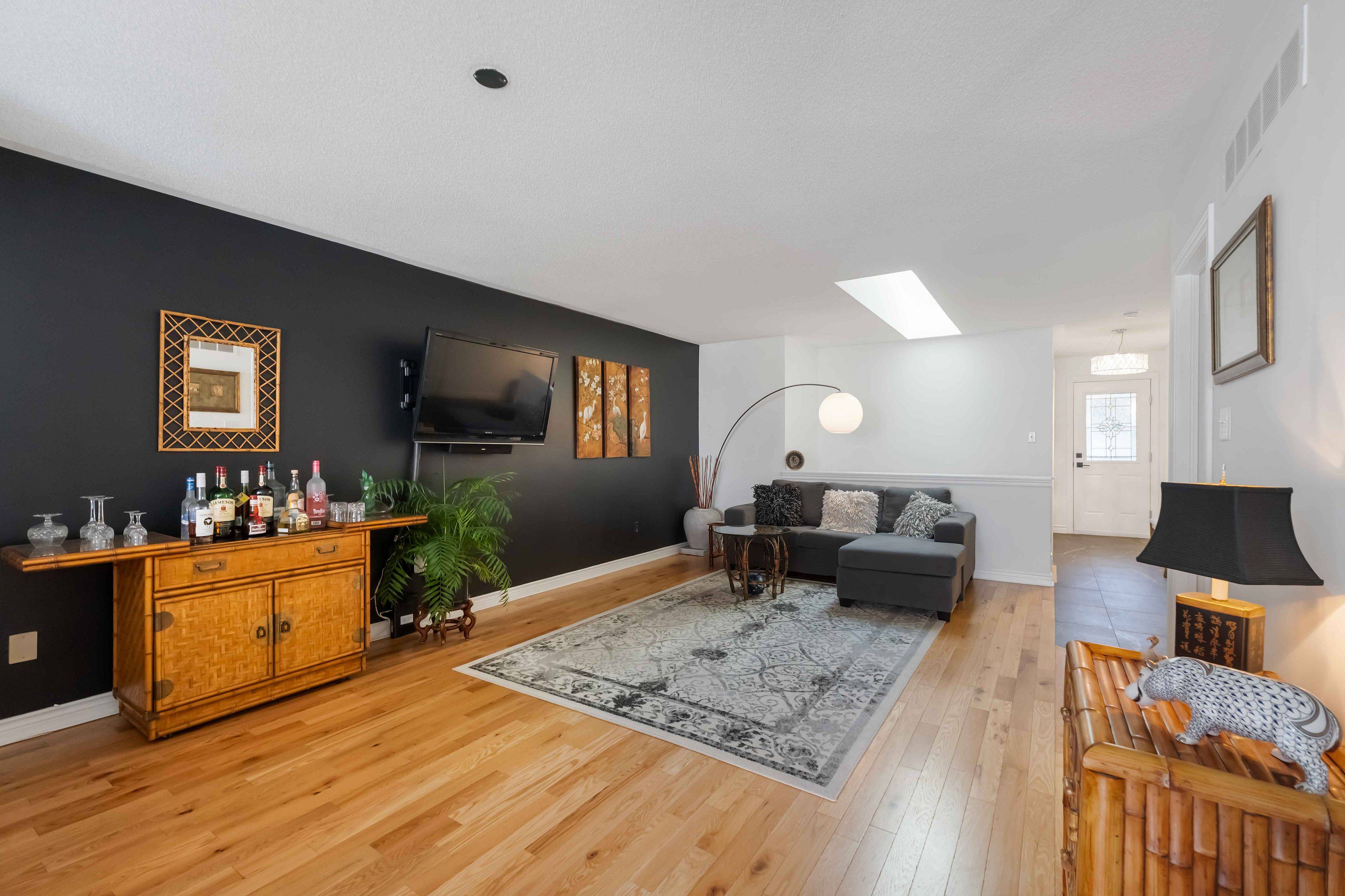 Grimsby, ON L3M 1P2,165 Main ST E #14