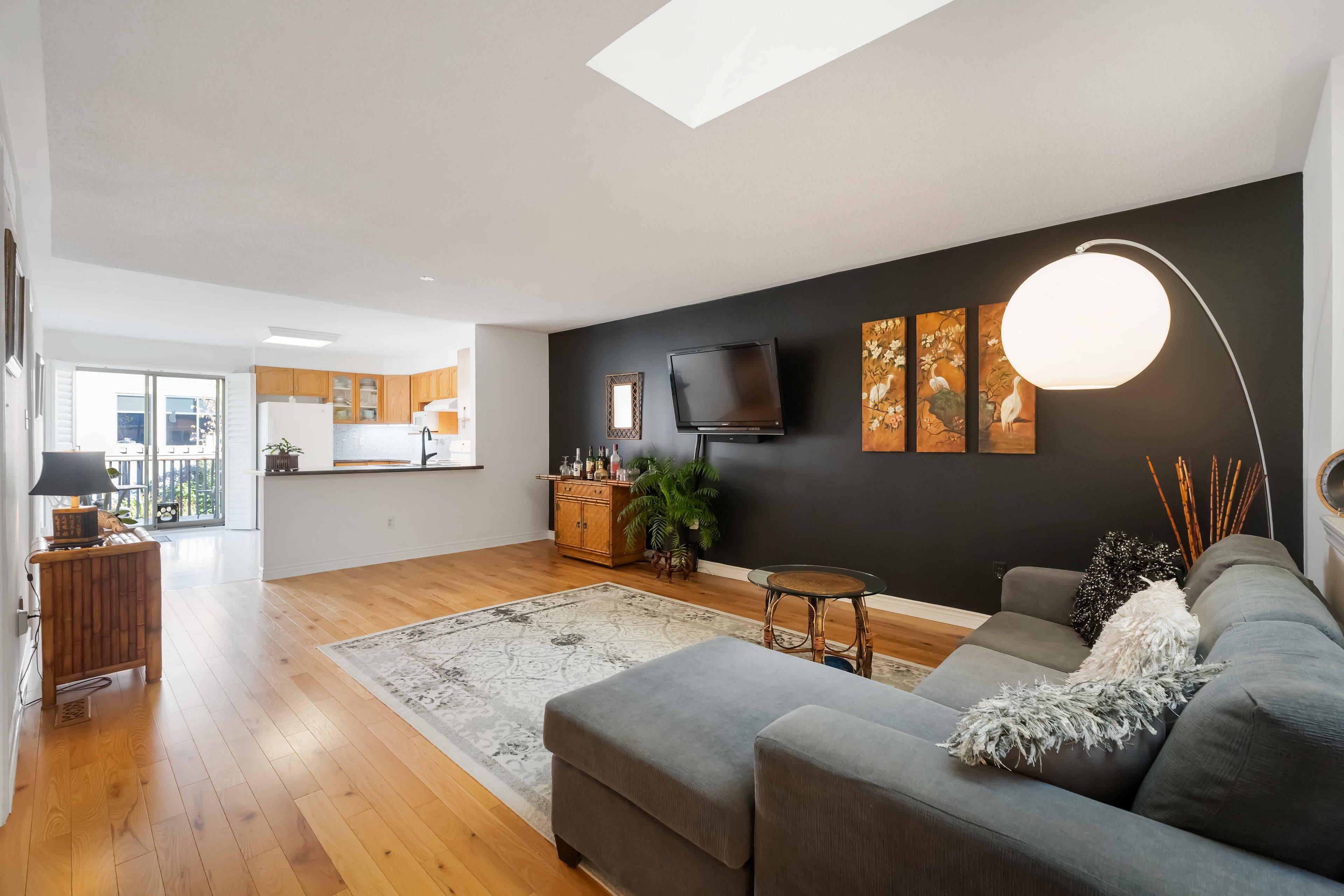 Grimsby, ON L3M 1P2,165 Main ST E #14