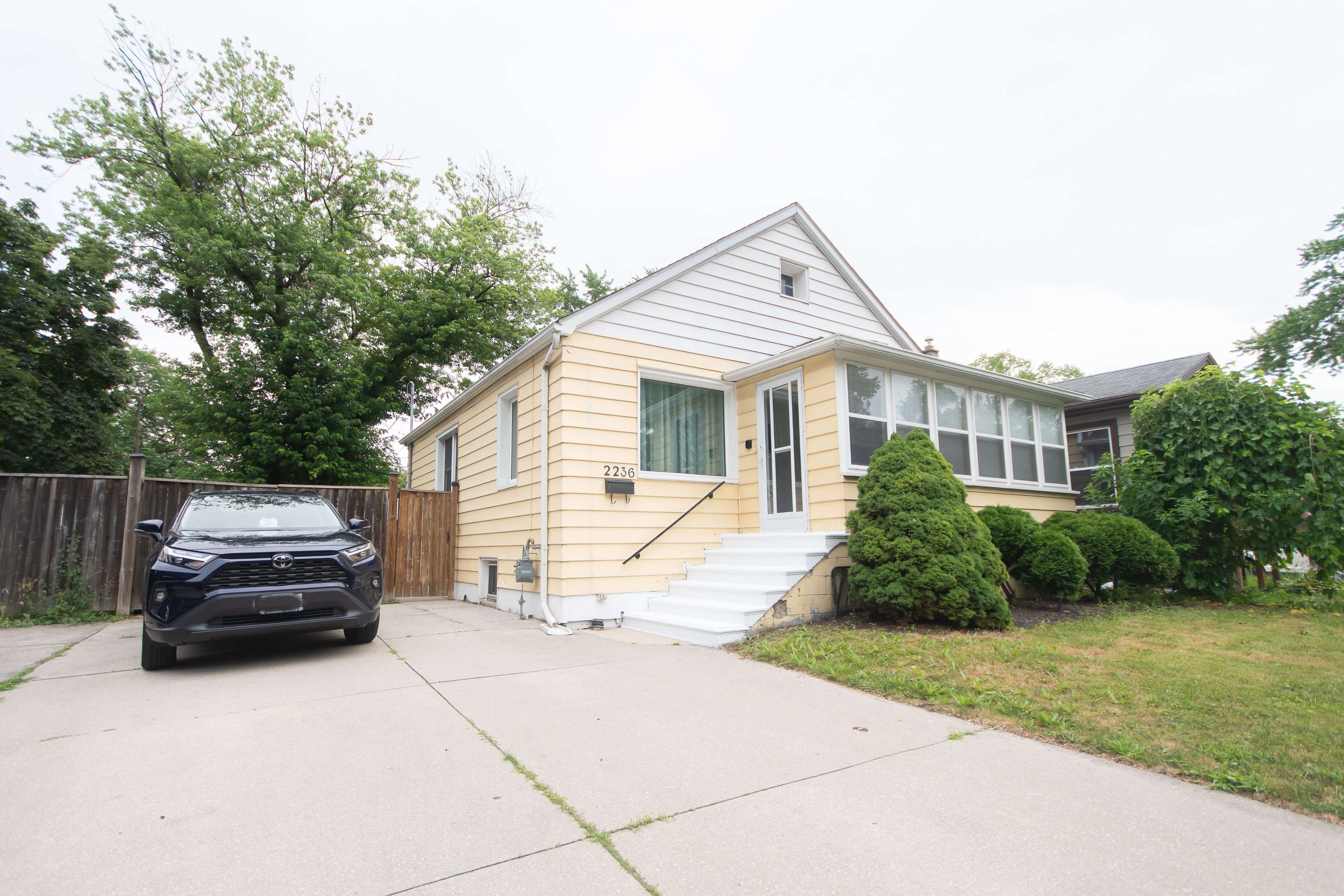 Windsor, ON N8X 1V9,2236 Church ST