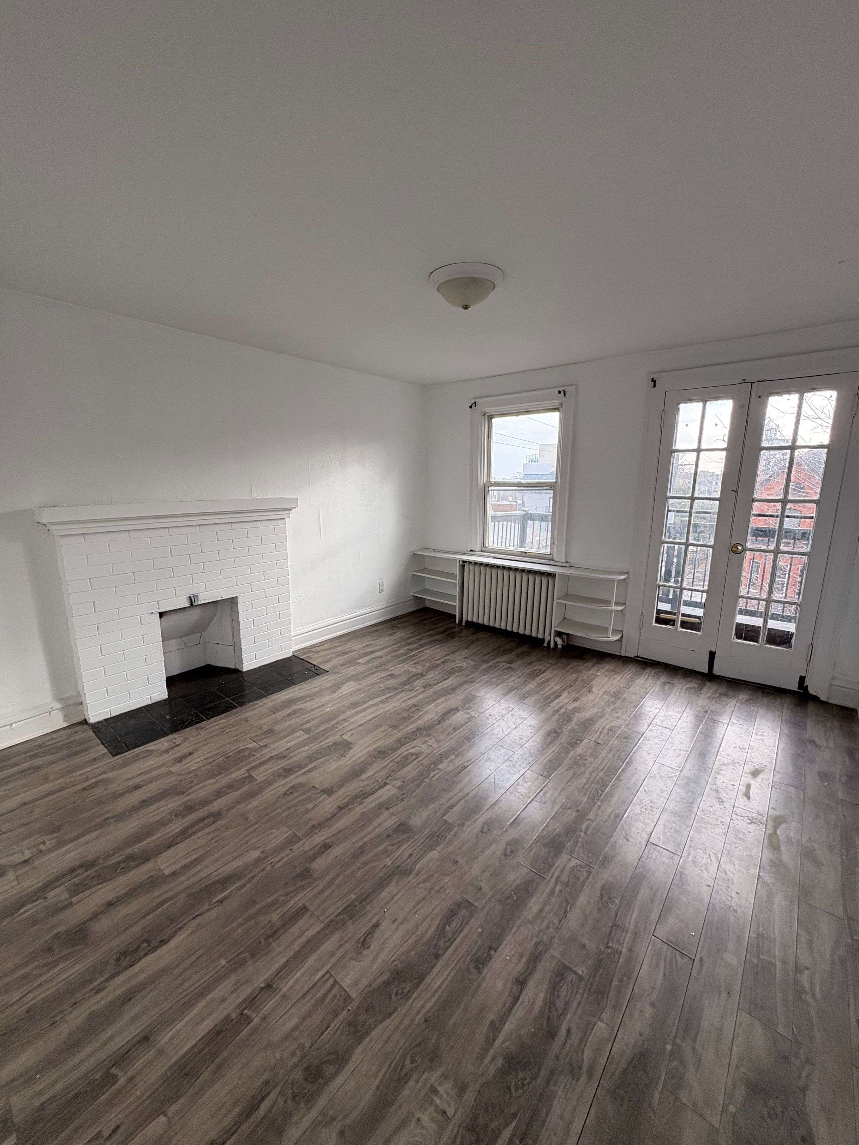 Hamilton, ON L8N 2T4,50 East AVE S #3