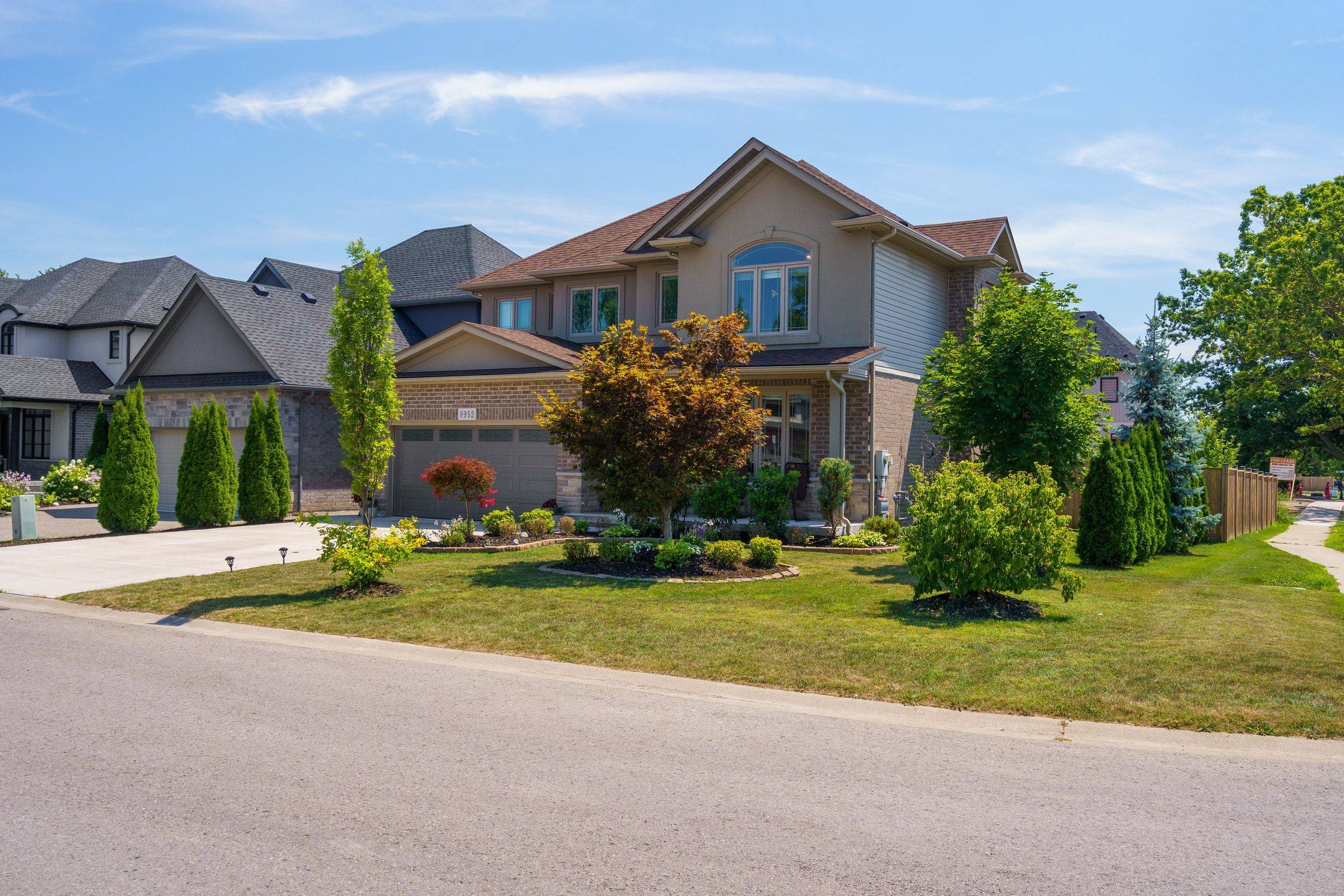 Niagara Falls, ON L2H 0M8,8952 BLACK FOREST CRES