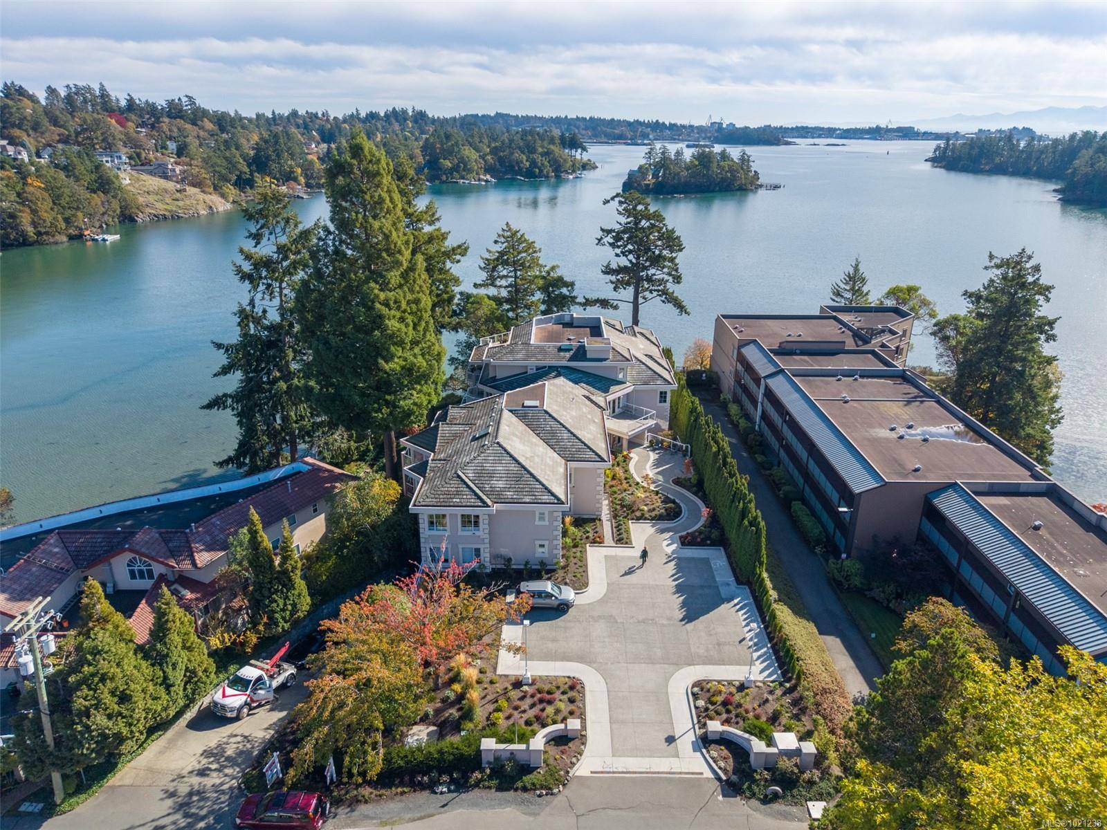 View Royal, BC V9B 1V6,1 Buddy Rd #304