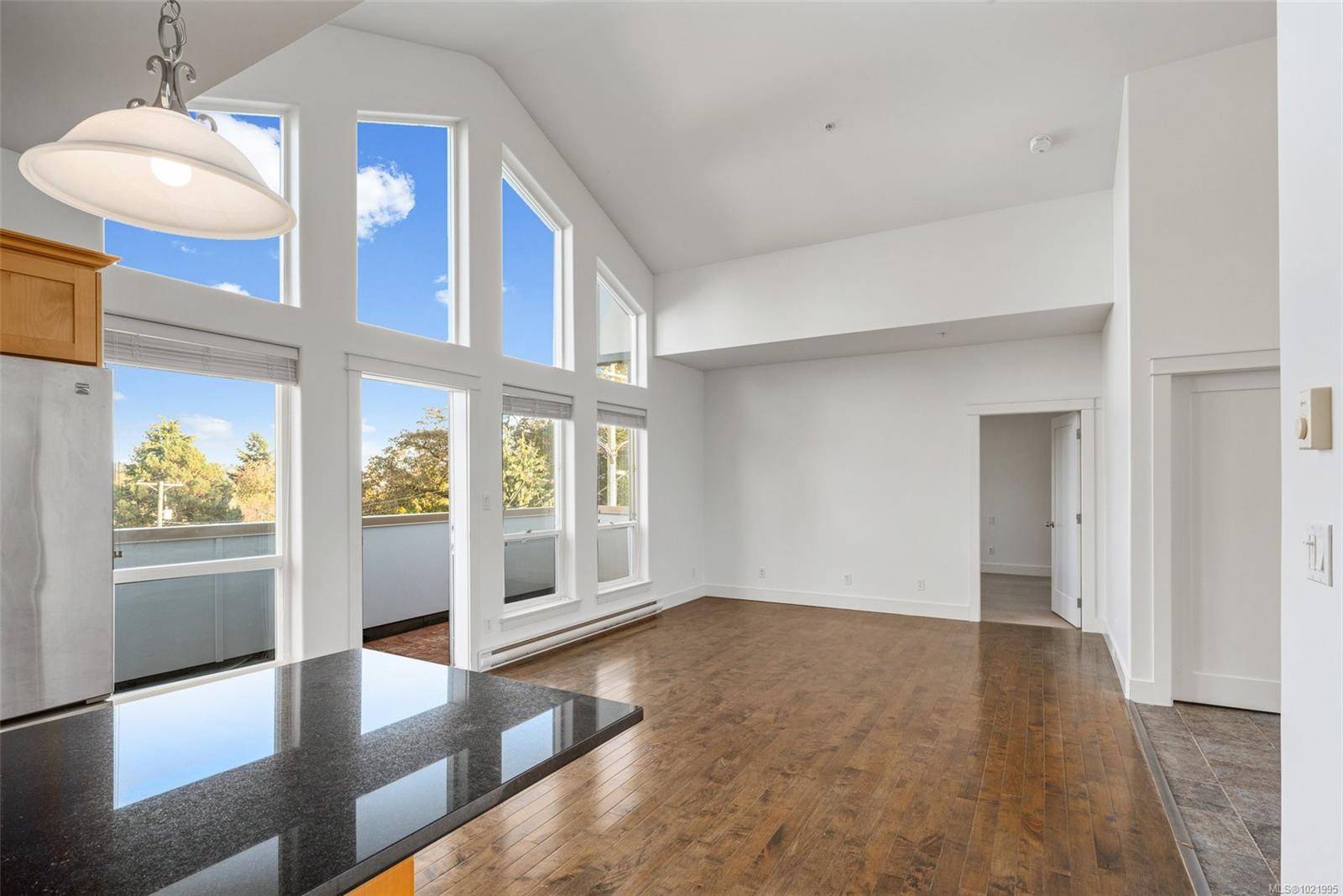 Saanich, BC V8Z 1Z6,3915 Carey Rd #307