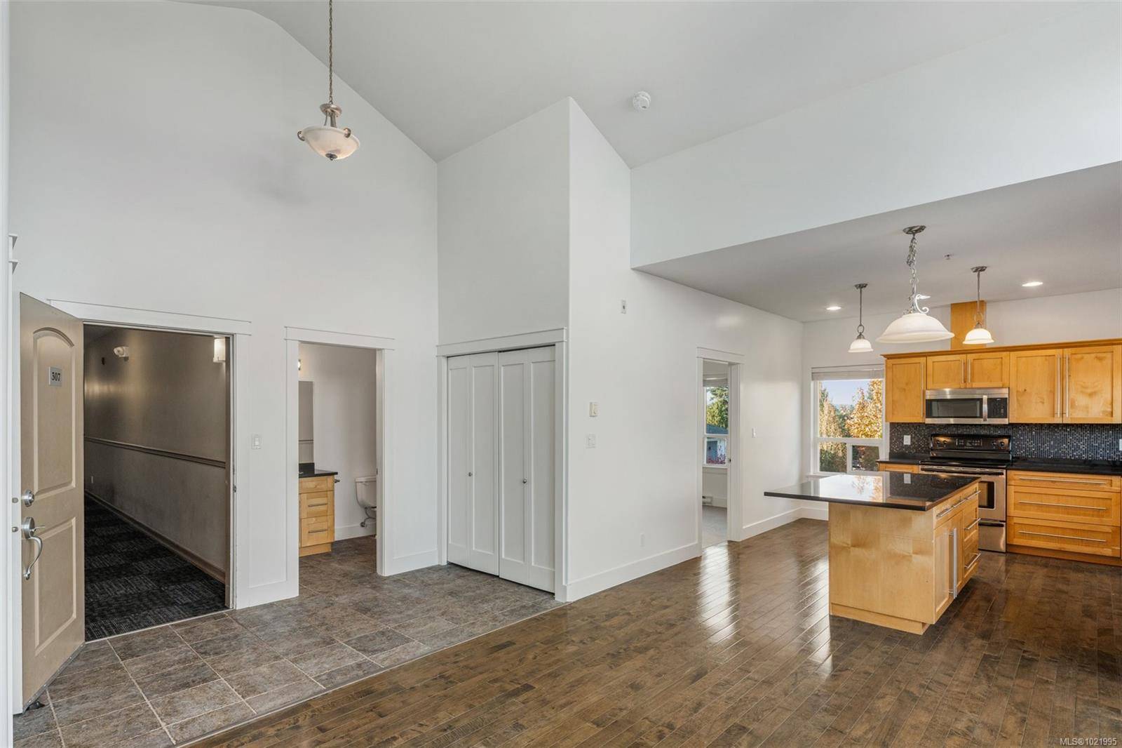 Saanich, BC V8Z 1Z6,3915 Carey Rd #307