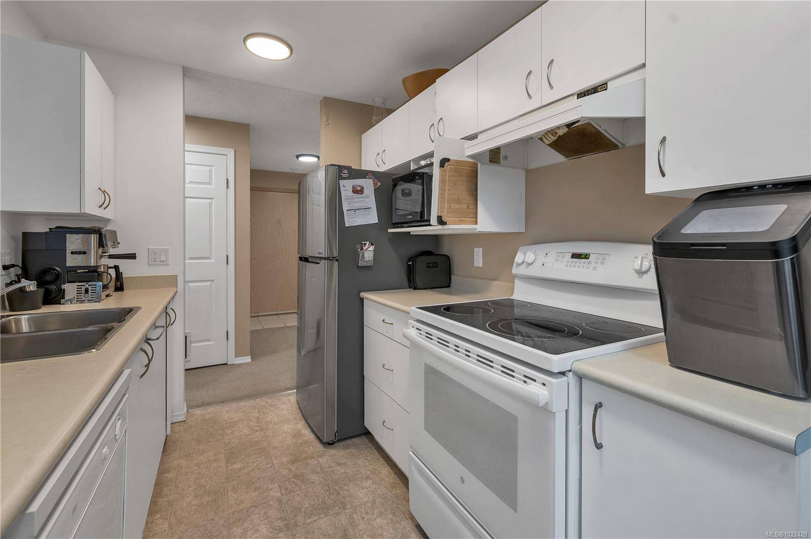 Comox, BC V9M 3S9,698 Aspen Rd #205A