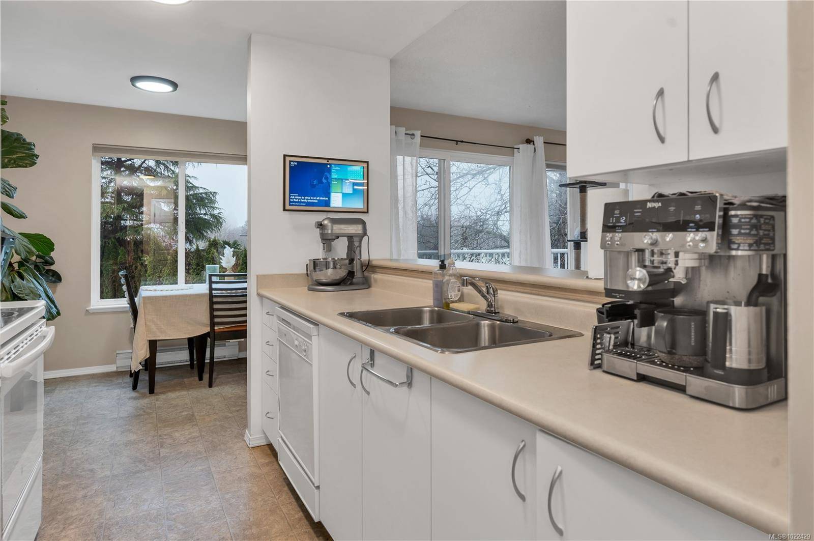 Comox, BC V9M 3S9,698 Aspen Rd #205A